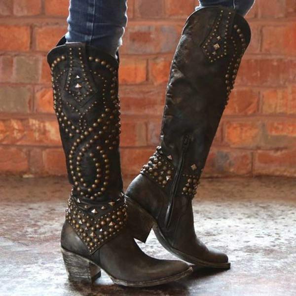 Heidi-Mode | Hohe Stiefel mit Metallnieten und Kobigem Absatz - Image 2