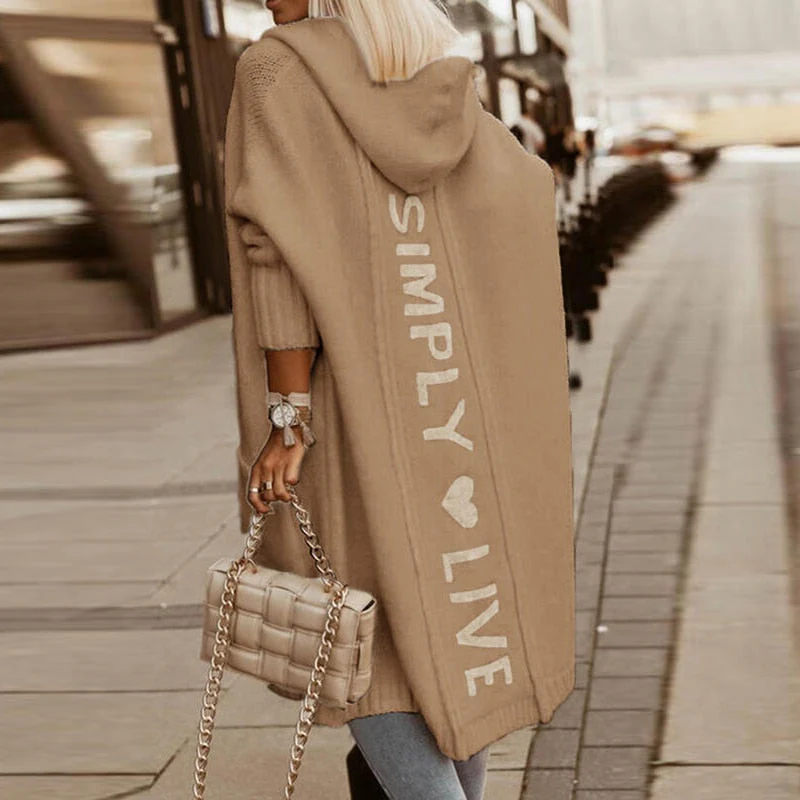 Heidi-Mode | Kuscheliger Kapuzen-Kuschelmantel Damen Strickjacke mit Buchstaben-Print - Image 3