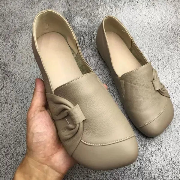 Heidi-Mode | Klassische Leder Slipper mit Knopfdetails für Frauen - Image 5
