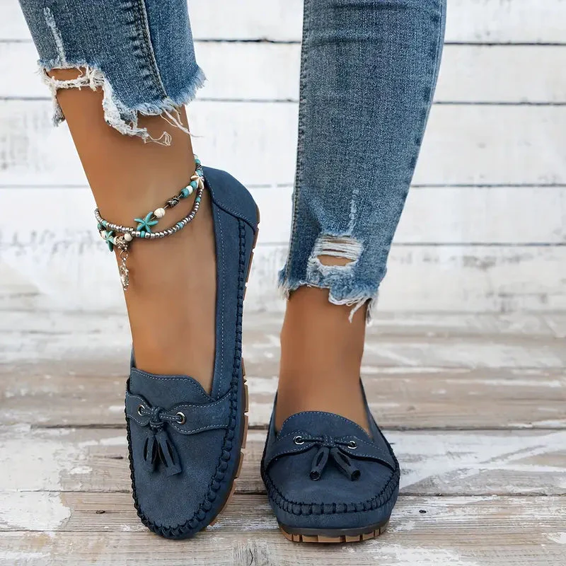 Heidi-Mode | Klassische Wildleder Slipper mit Quastendetail für Damen