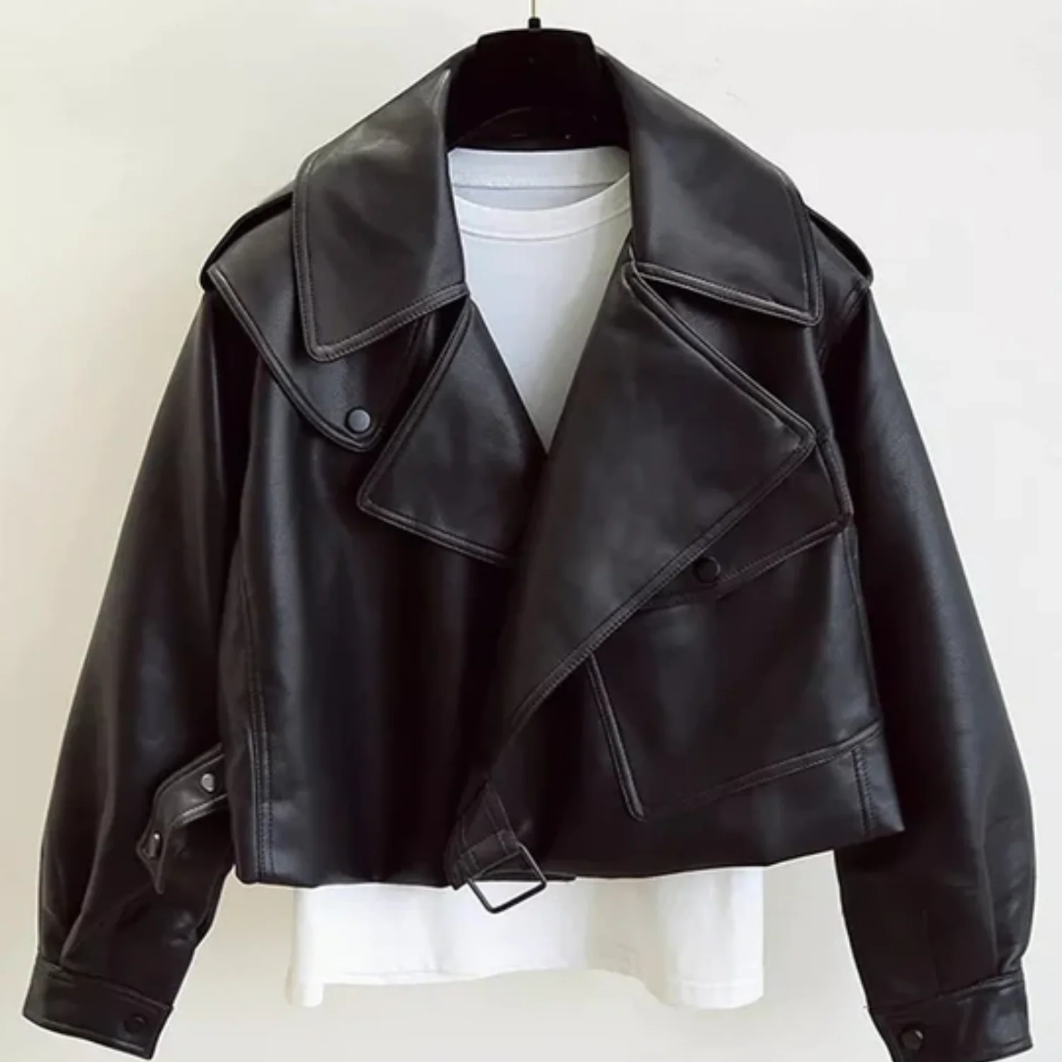 Heidi-Mode | Kurze Damenjacke Eine Lässige Lederjacke für Damen - Image 4