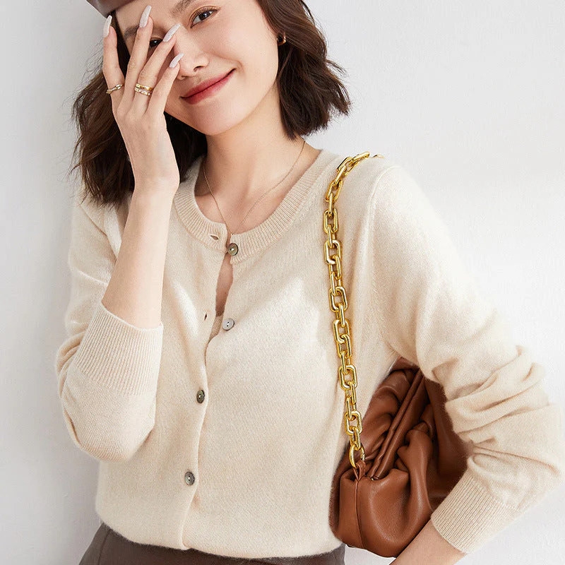 Heidi-Mode | Kuschelige Strickjacke mit Feinem Muster - Image 11