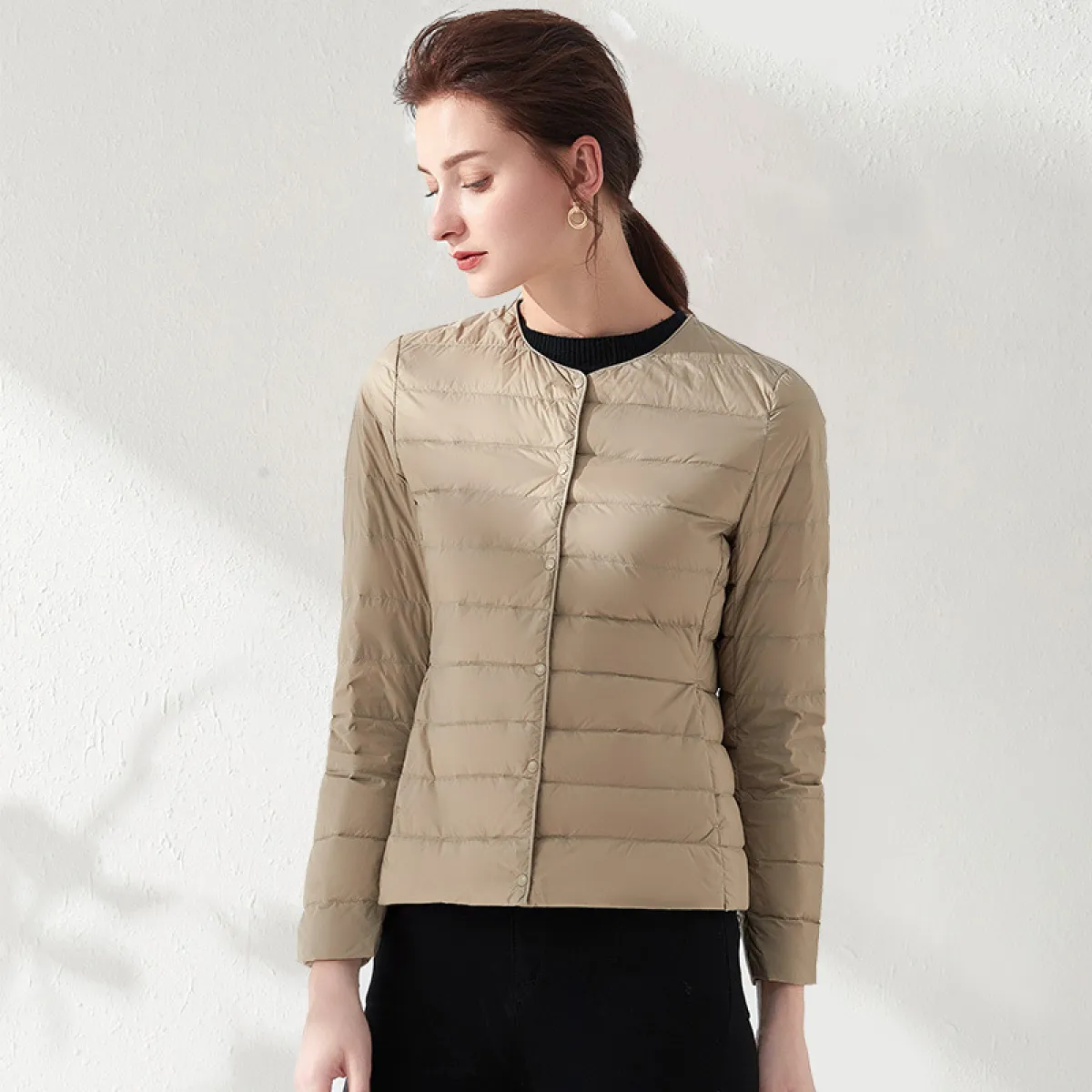 Heidi-Mode | Leichte, Kragenlose, Schlankmachende Daunenjacke für Frauen - Image 3