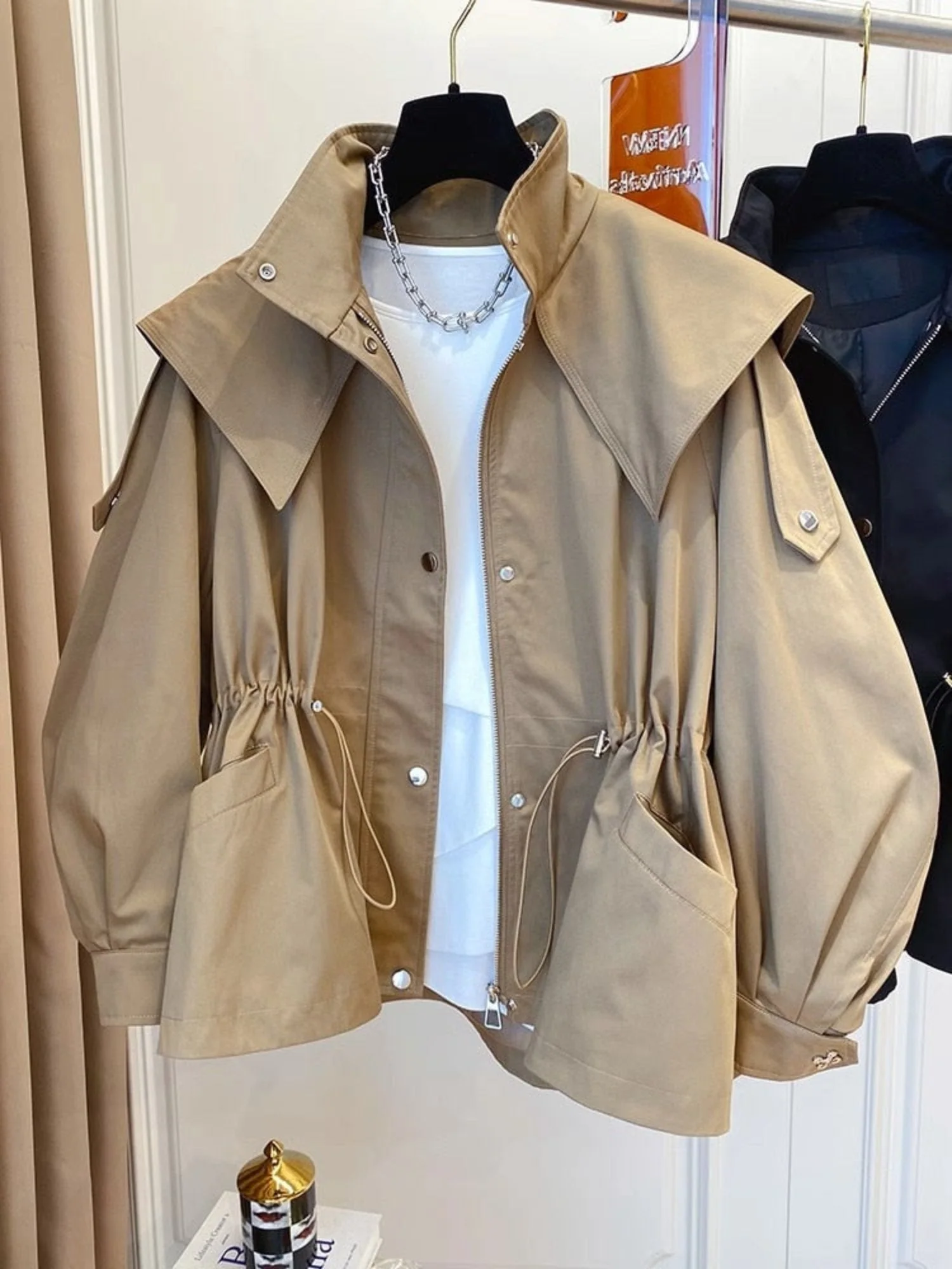 Heidi-Mode | Leichte Kapuzenjacke Ideal für Outdoor-Aktivitäten für Damen - Image 2