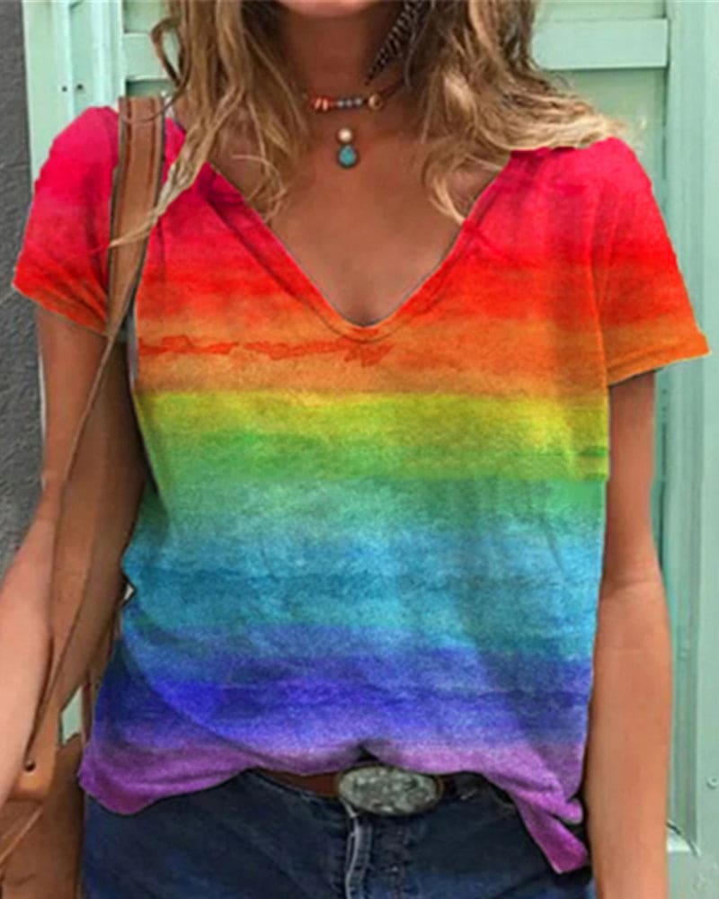 Heidi-Mode | Luftiges T-Shirt mit V-Ausschnitt und Regenbogenmuster - Image 2