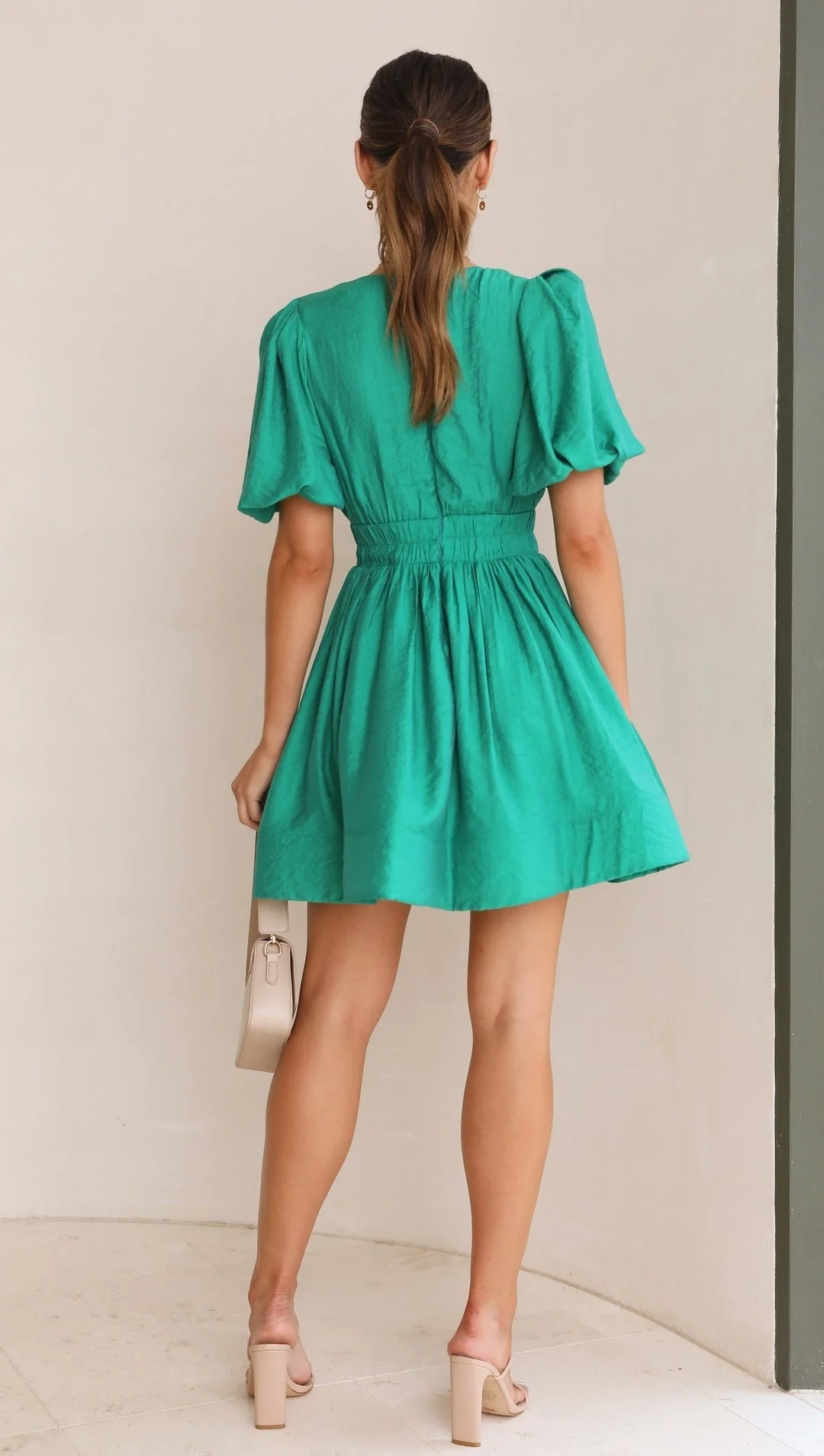Heidi-Mode | Minikleid mit V-Ausschnitt und Puffärmeln für Damen - Image 4