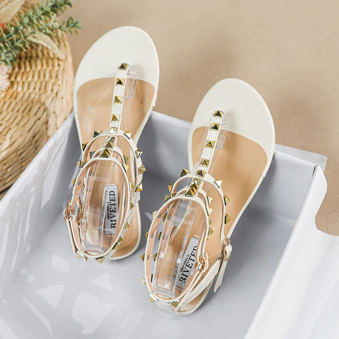 Heidi-Mode | Neue Sommer Outdoor Damen Flache Sandalen Britischer Stil Damen Lässig Römische Flache Stilvolle Niet Design Arbeit und Fest - Image 6