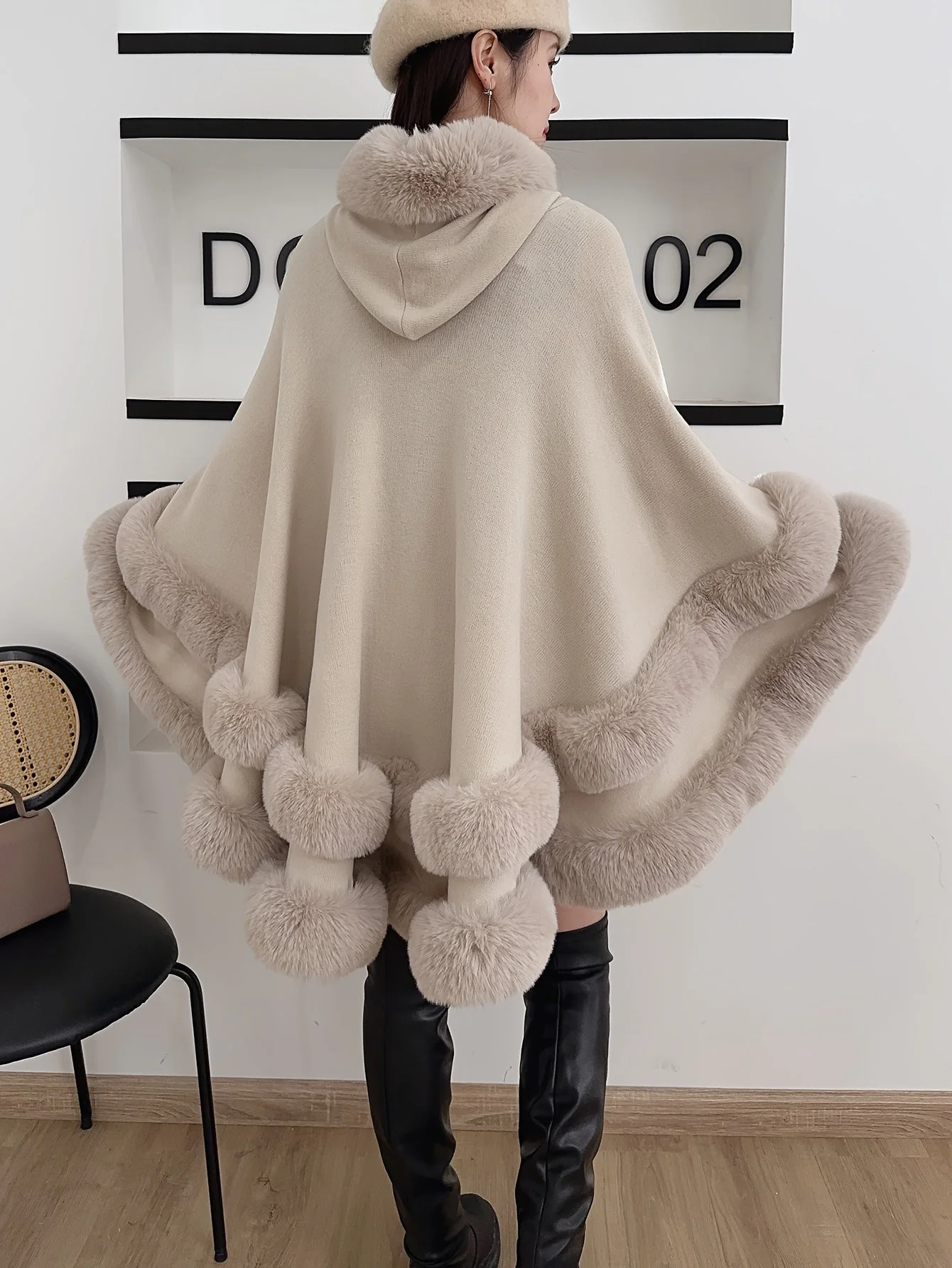 Heidi-Mode | Oversize-Fellcape-Mantel für Damen - Image 2