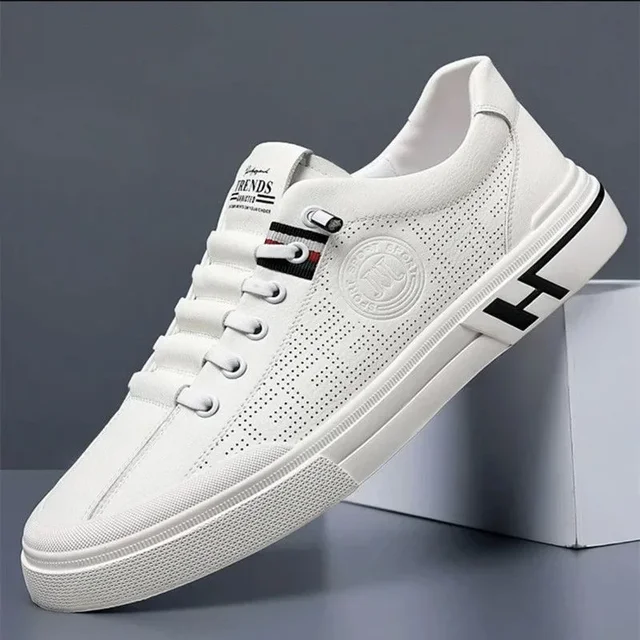 Heidi-Mode | Perforierte Ledersneaker mit Logodetail - Image 2