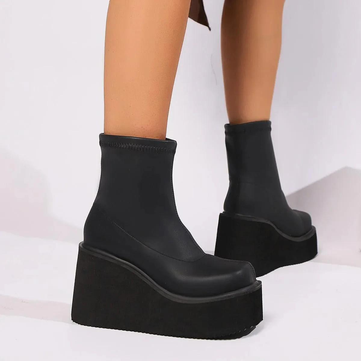 Heidi-Mode | Keil- und Plateau-Stiefeletten - Image 3