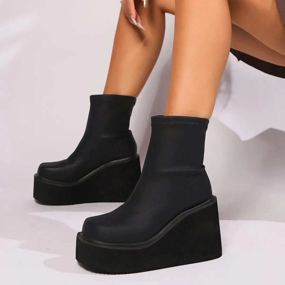 Heidi-Mode | Keil- und Plateau-Stiefeletten - Image 9