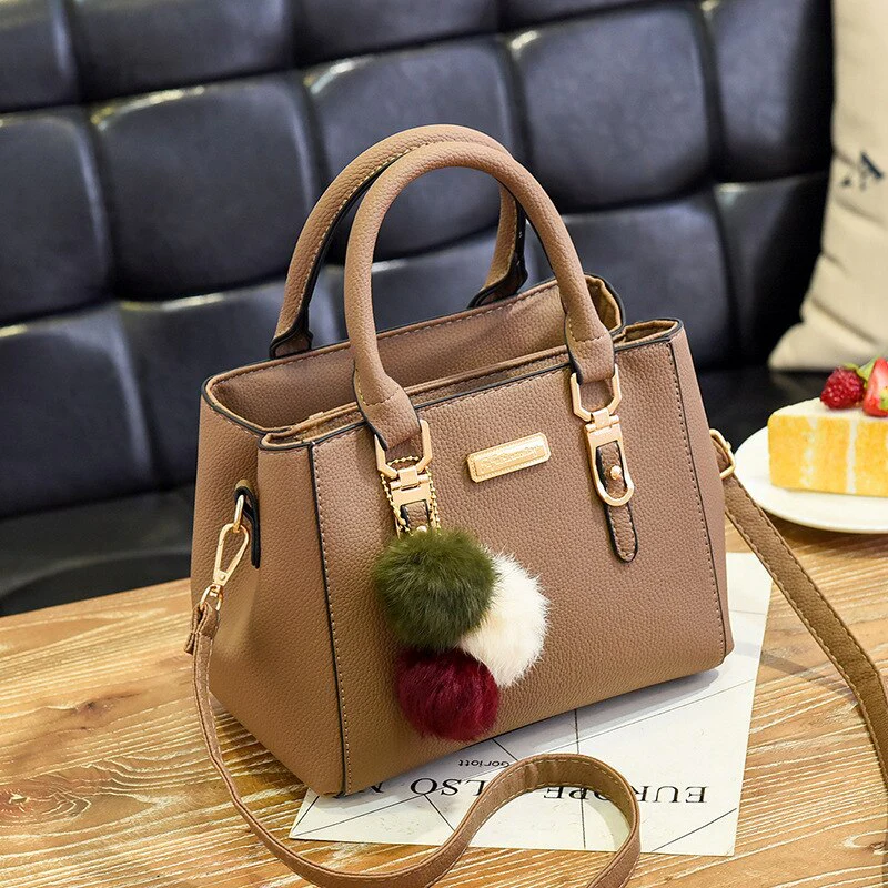 Heidi-Mode | Damen-Tasche Lederhandtasche mit 3 Weichen Plüschbällen - Image 9