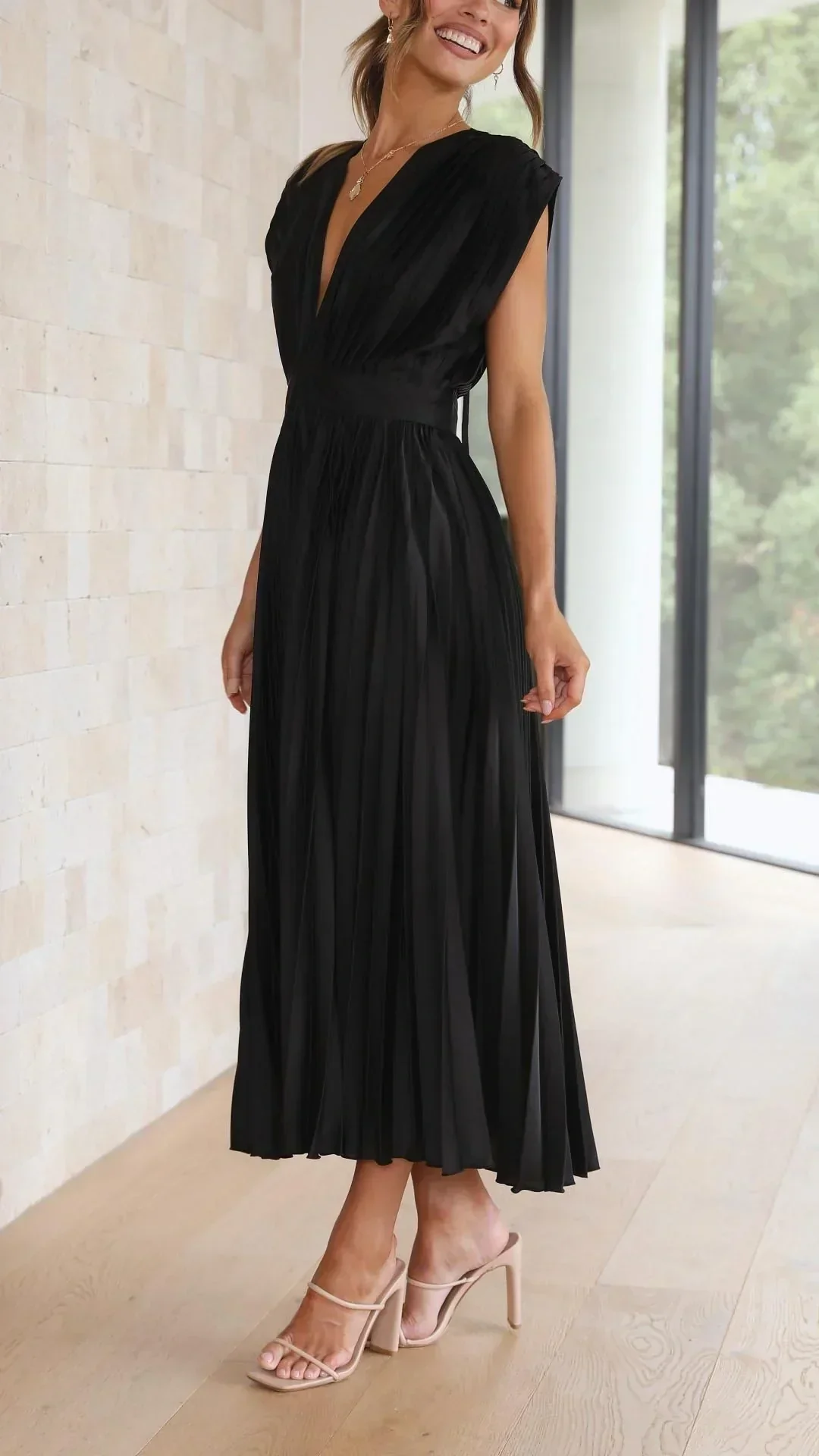 Heidi-Mode | Kleid mit V Ausschnitt und Rückenkrawatte - Image 2