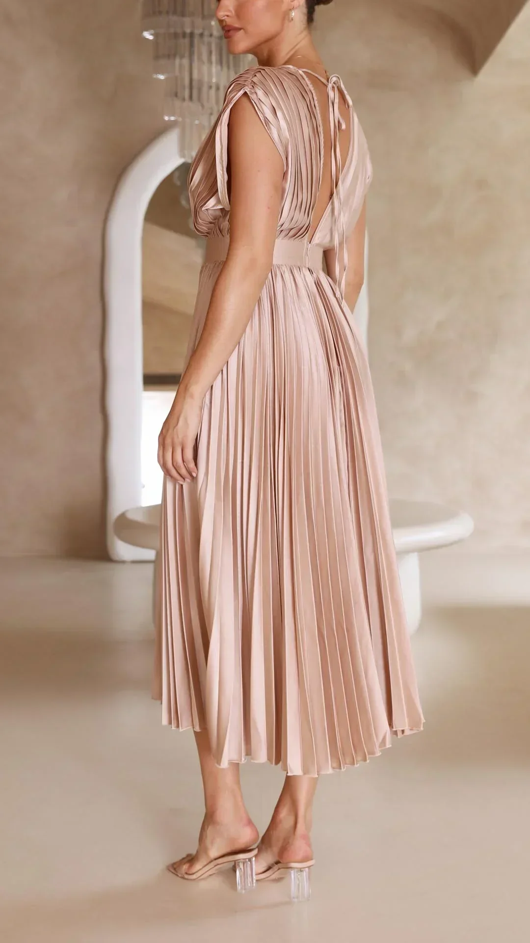 Heidi-Mode | Kleid mit V Ausschnitt und Rückenkrawatte - Image 7