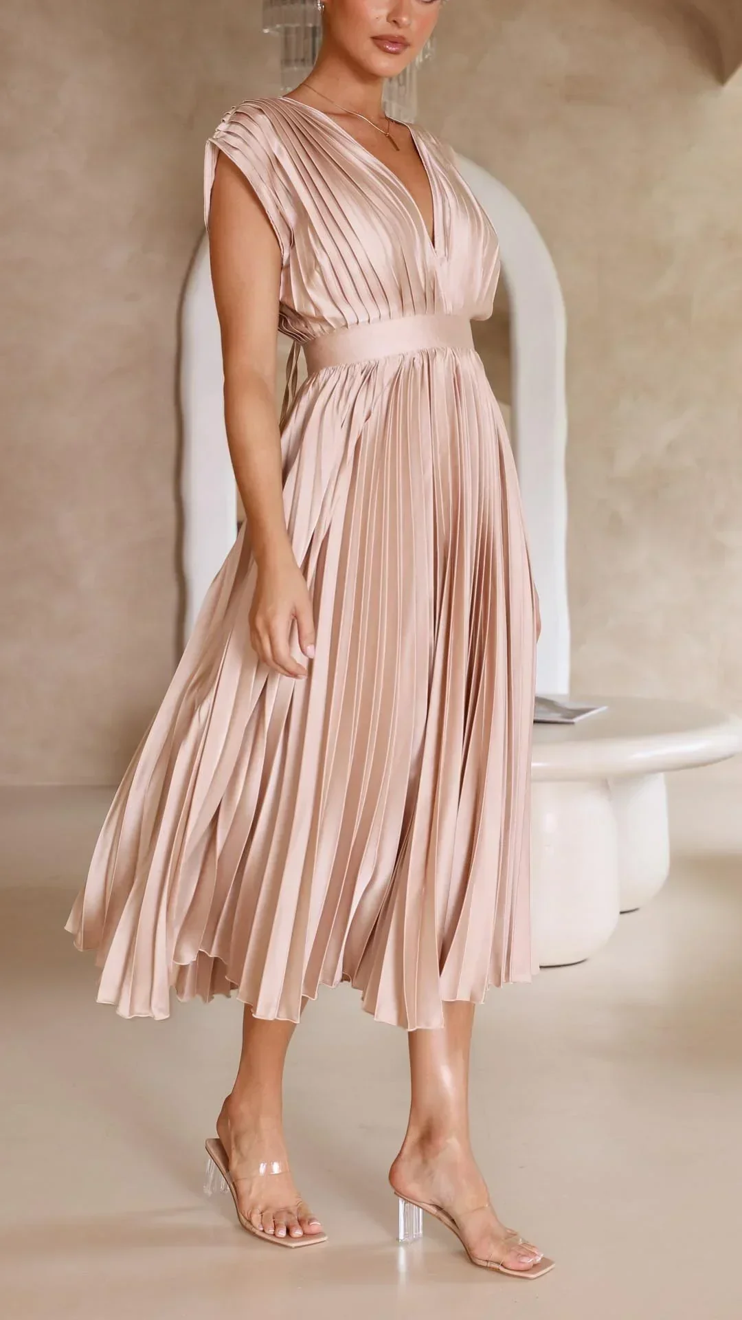 Heidi-Mode | Kleid mit V Ausschnitt und Rückenkrawatte - Image 8