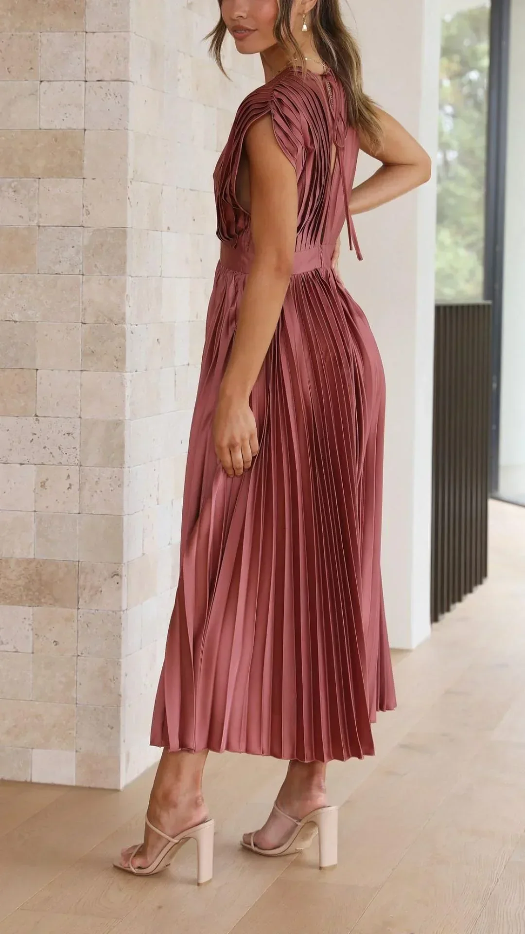 Heidi-Mode | Kleid mit V Ausschnitt und Rückenkrawatte - Image 9