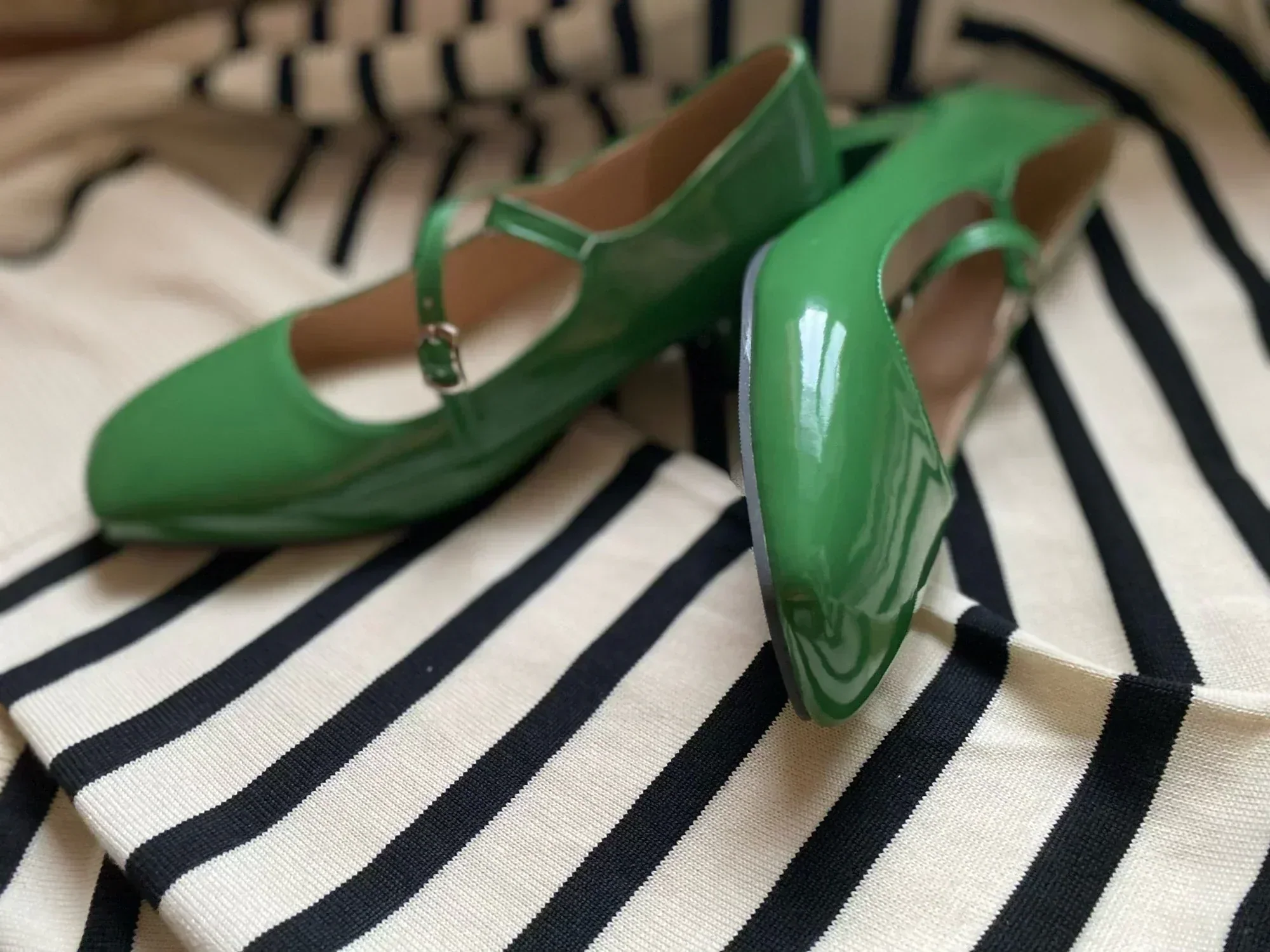 Heidi-Mode | Schuhe mit Glänzendem Blockabsatz