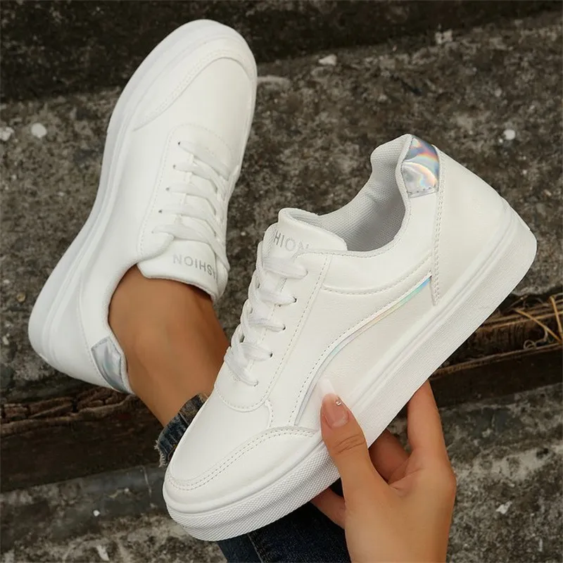 Heidi-Mode | Lässige Schnürschuhe für Städte - Image 2