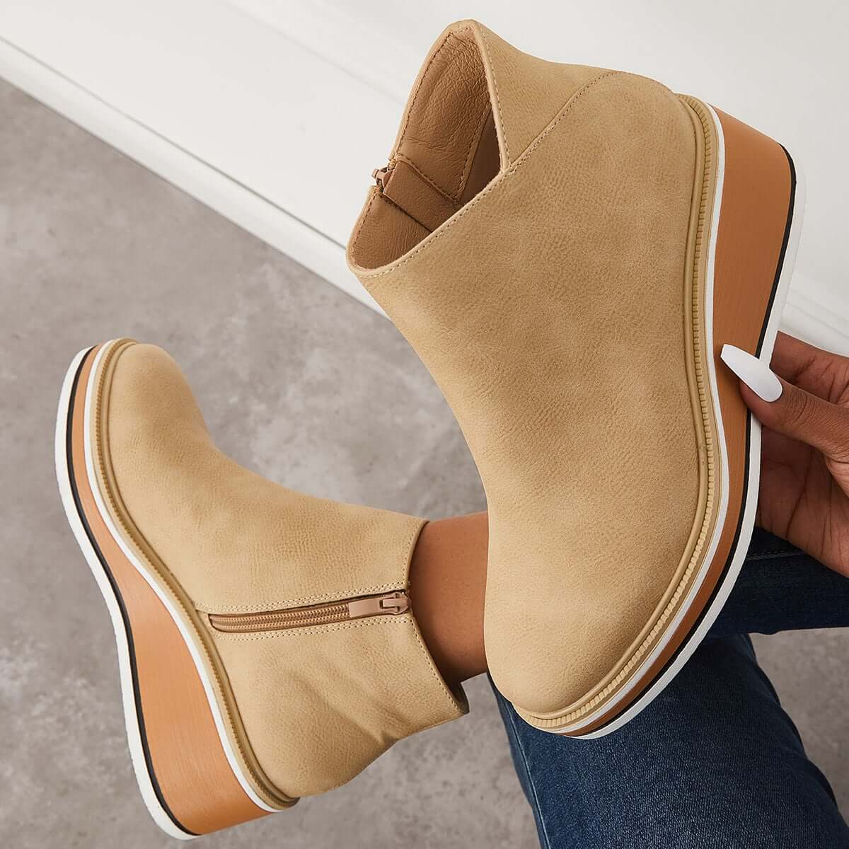 Heidi-Mode | Stilvolle Stiefeletten mit Zipper und Plateau - Image 20