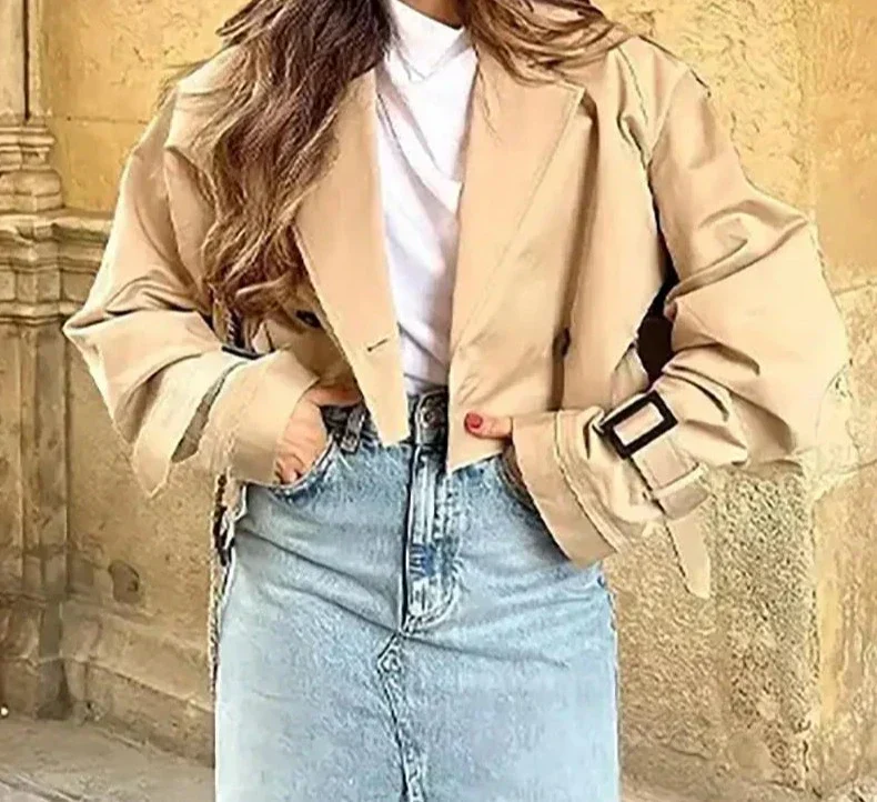 Heidi-Mode | Stilvoller Cropped Trenchcoat - Image 2
