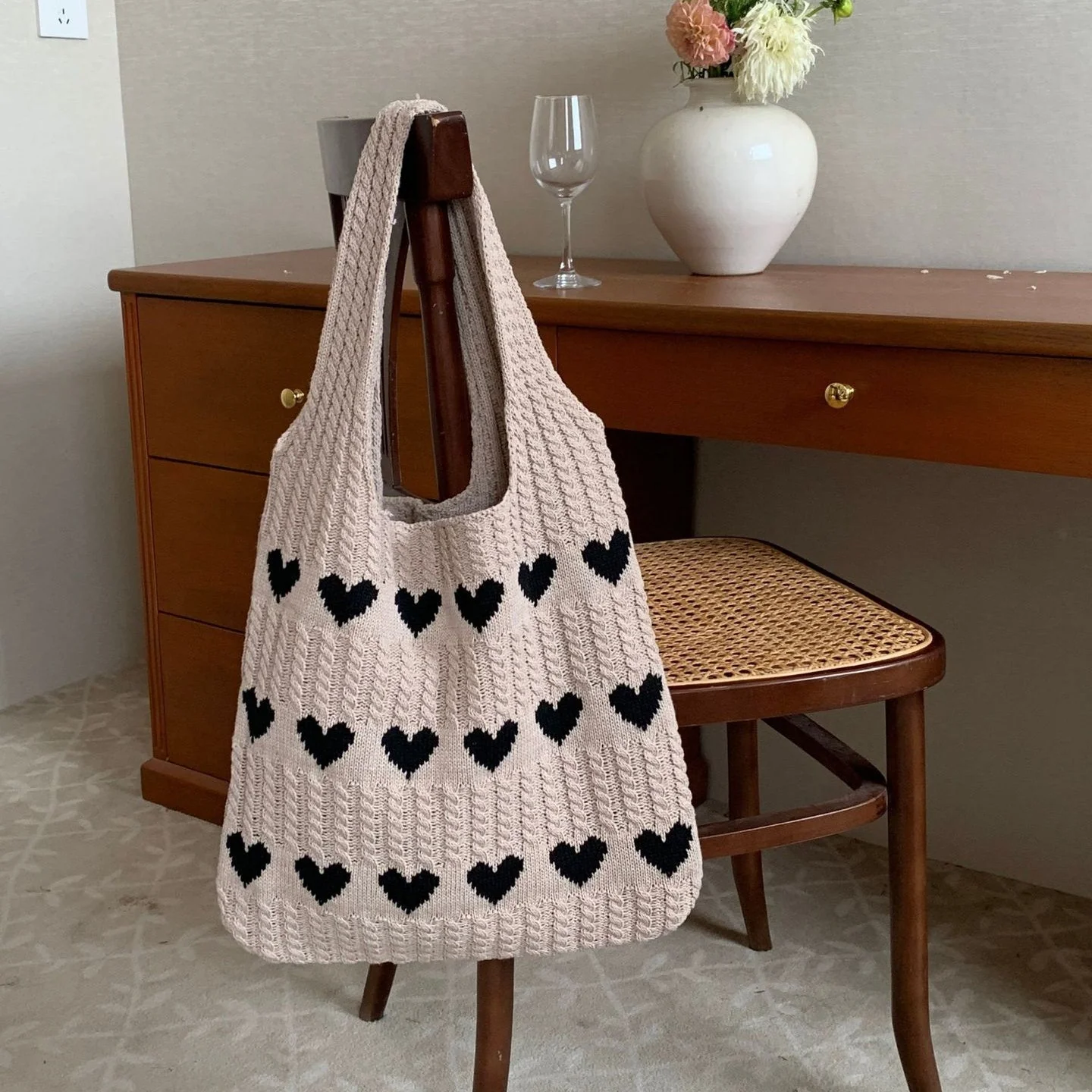Heidi-Mode | Handgefertigte Stricktasche mit Herzmuster - Image 2