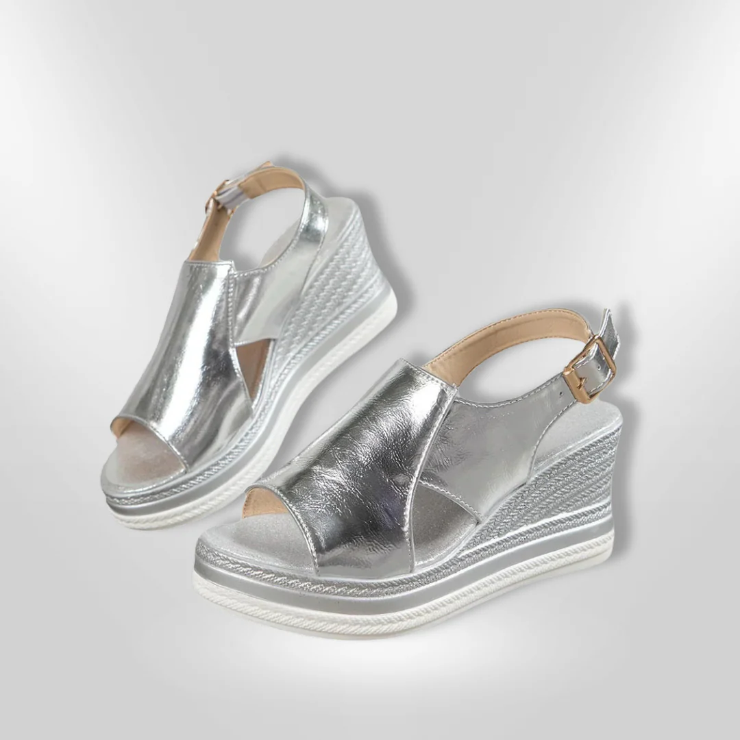 Heidi-Mode | Stylische Ketten-Wedge-Sandalen - Image 3