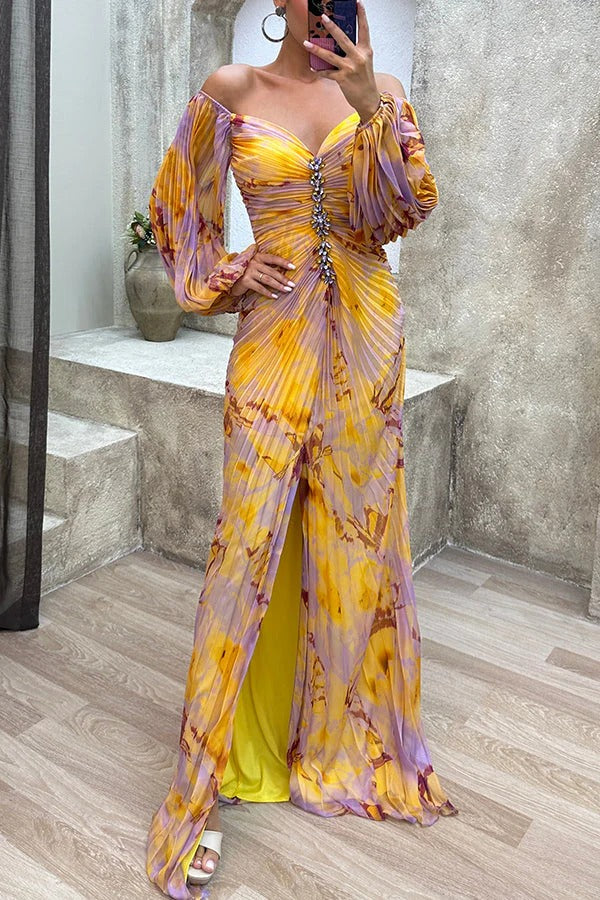 Heidi-Mode | Sunset Serenade Bedrucktes Off-Shoulder Maxikleid mit Diamantverzierungen und Faltenröcken mit Schlitz