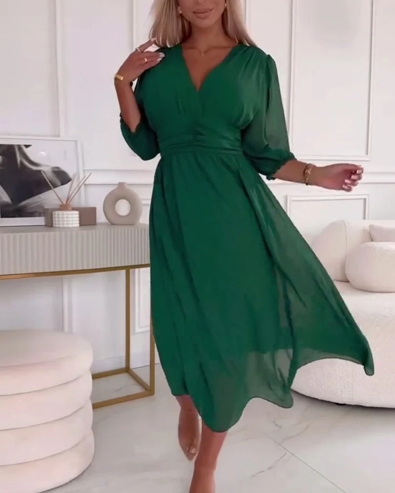 Heidi-Mode | Unifarbenes Tailliertes Kleid mit V-Ausschnitt