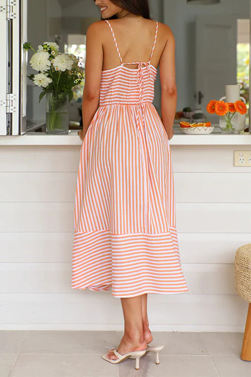 Heidi-Mode | Rosiedress V-Ausschnitt Schnürung Gestreiftes Midi Cami Kleid - Image 6
