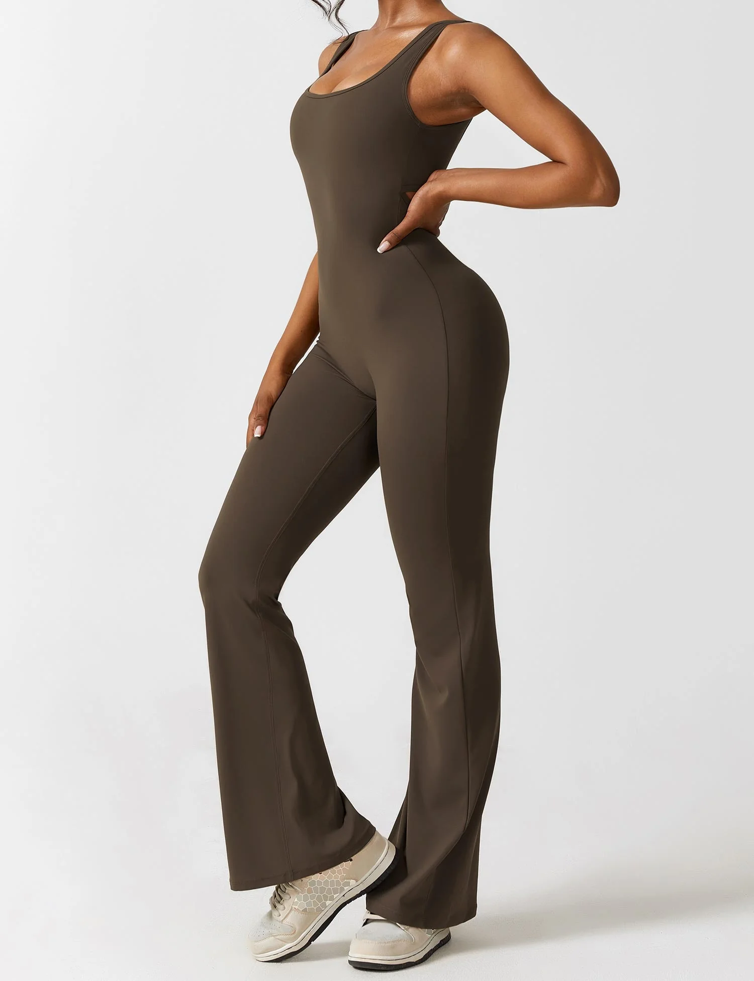 Heidi-Mode | V-Rücken Auslaufender Jumpsuit - Image 8