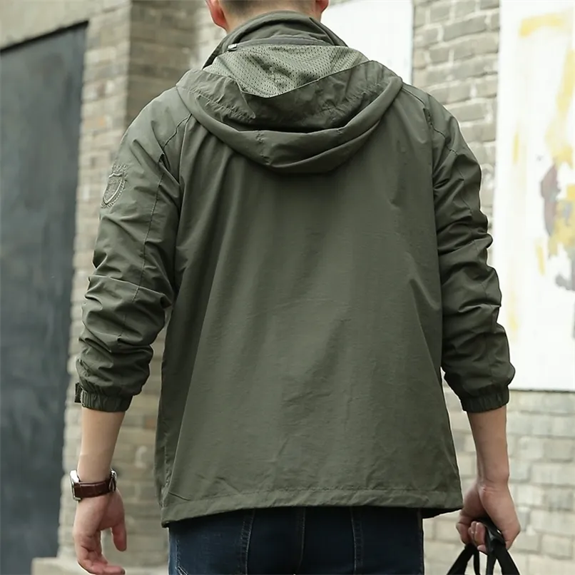 Heidi-Mode | Wasserdichte Outdoor Herrenjacke mit Abnehmbarem Kapuzenverband - Image 2