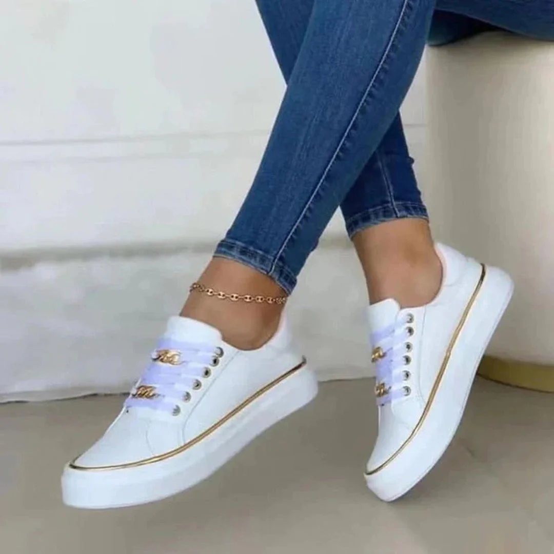 Heidi-Mode | Weiße Low-Top-Casual-Sneakers mit Goldenen Details Stylische Weiße Schnürsneaker mit Goldbesatz - Image 3