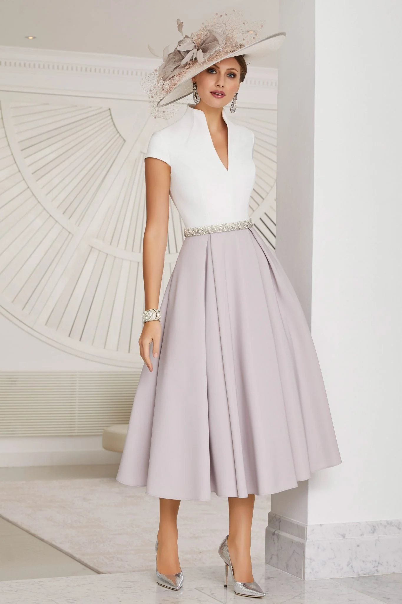 Heidi-Mode | Weißes Farbblock V-Ausschnitt Ausgestellt Sommerkleid - Image 2
