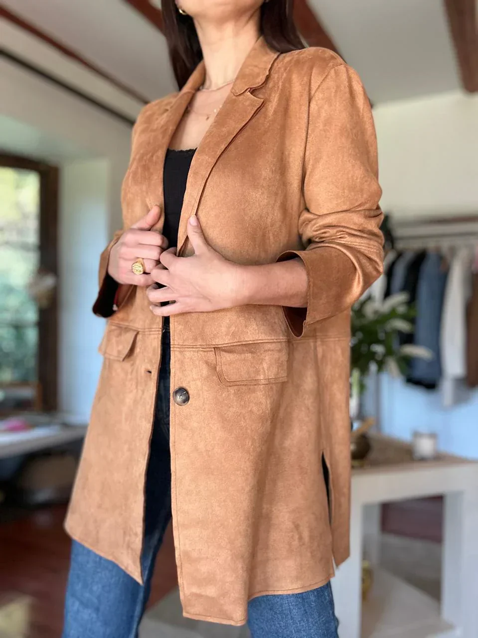 Heidi-Mode | Wildleder Blazer für Damen - Taillierte Camel-Farbene Jacke mit Knöpfen und Taschen - Image 4