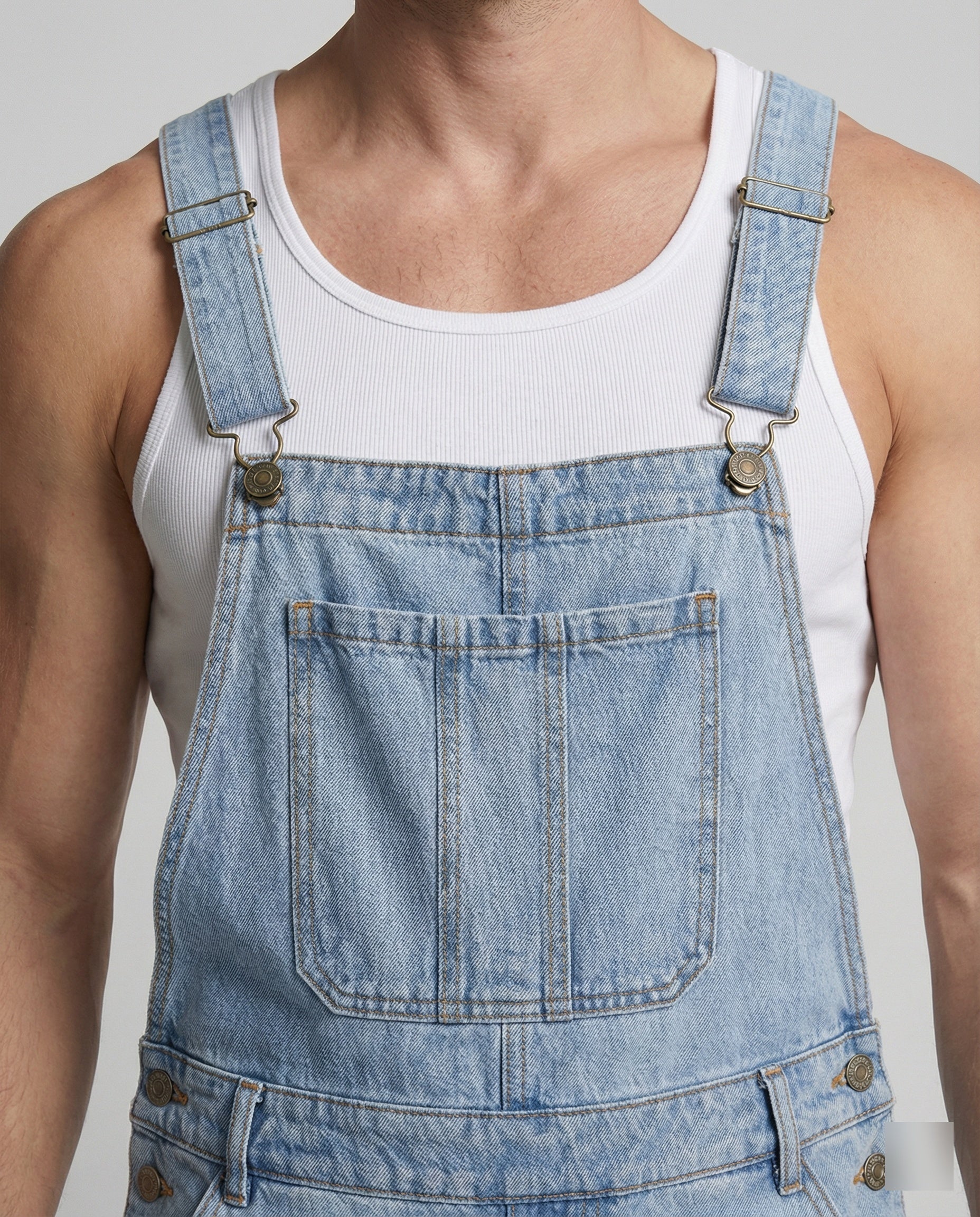Herren Destroyed Denim Latzshorts - Image 2
