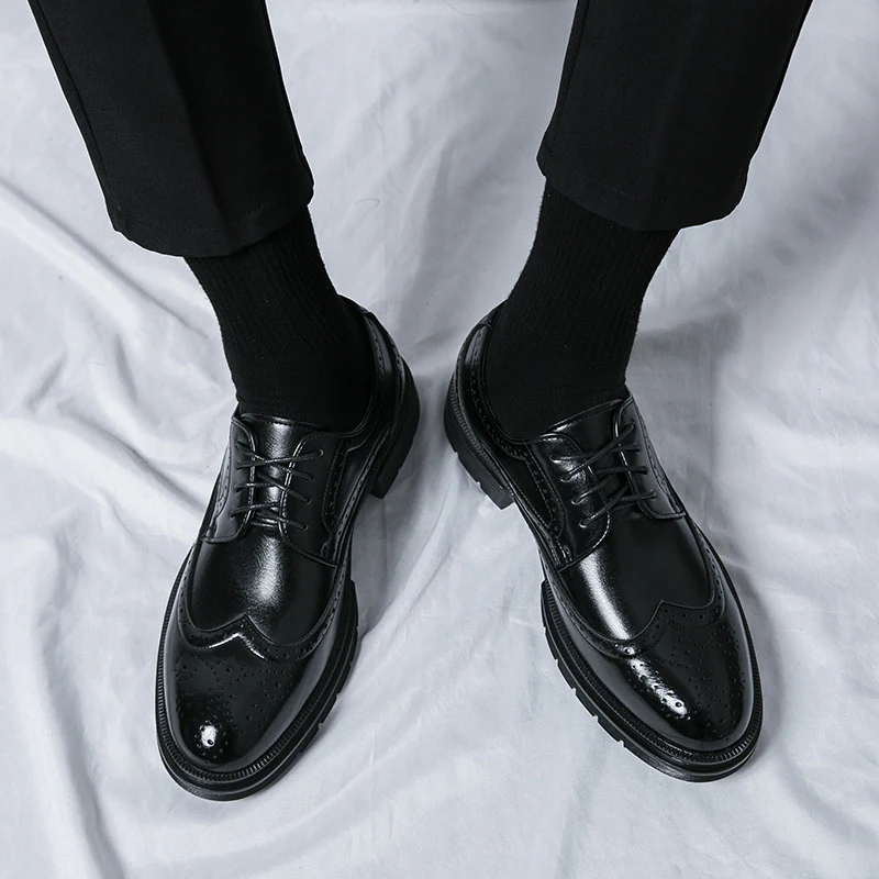 Herren Elegante Schnürschuhe mit klassischen Broguemuster und rutschfester Sohle Heidi Mode - Image 2