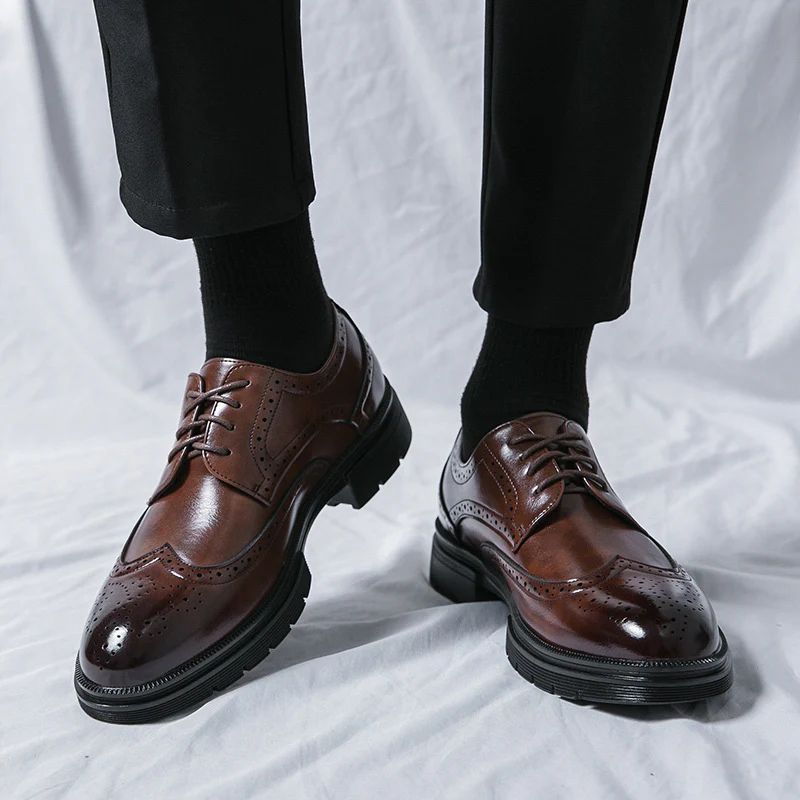 Herren Elegante Schnürschuhe mit klassischen Broguemuster und rutschfester Sohle Heidi Mode - Image 3