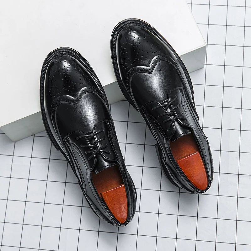 Herren Elegante Schnürschuhe mit klassischen Broguemuster und rutschfester Sohle Heidi Mode - Image 4