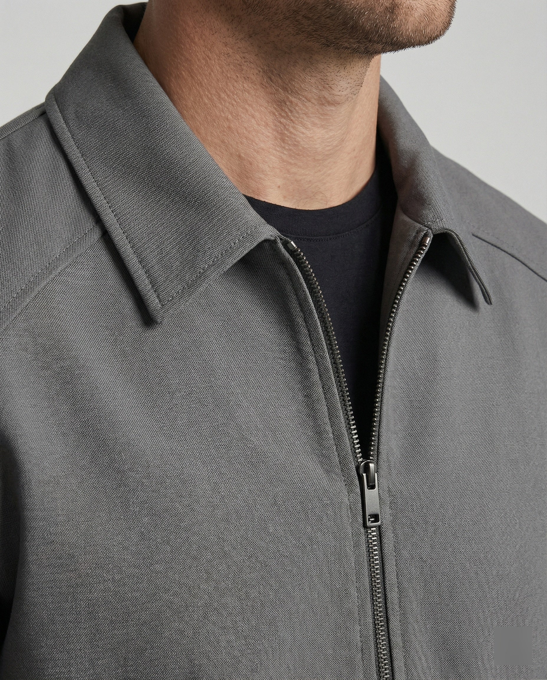 Herren kurze minimalistische Reißverschlussjacke mit Hemdkragen und kastiger Silhouette Heidi-Mode - Image 2