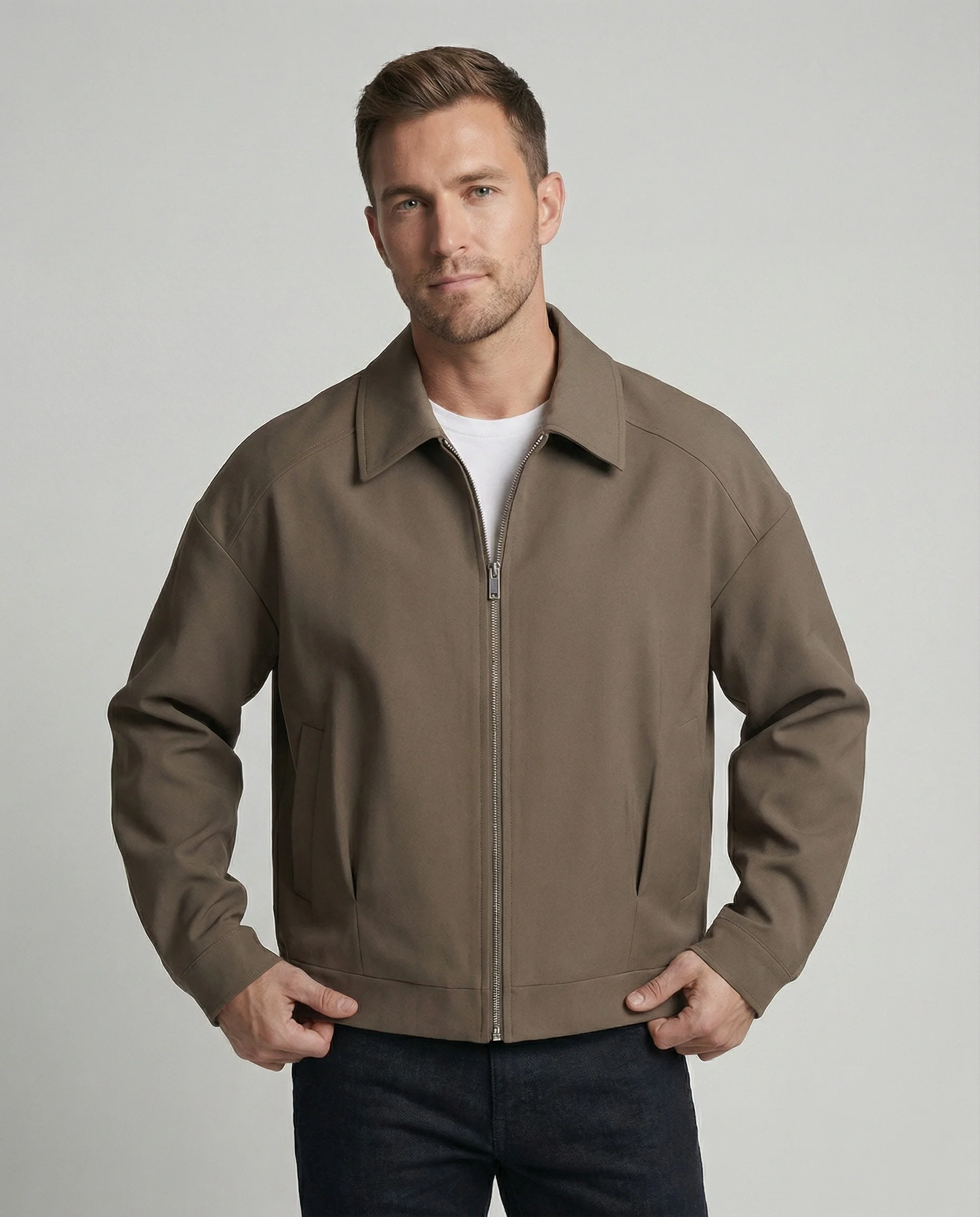 Herren minimalistische Bomberjacke mit Stehkragen, verdecktem Reißverschluss und elastischem Saum Heidi-Mode