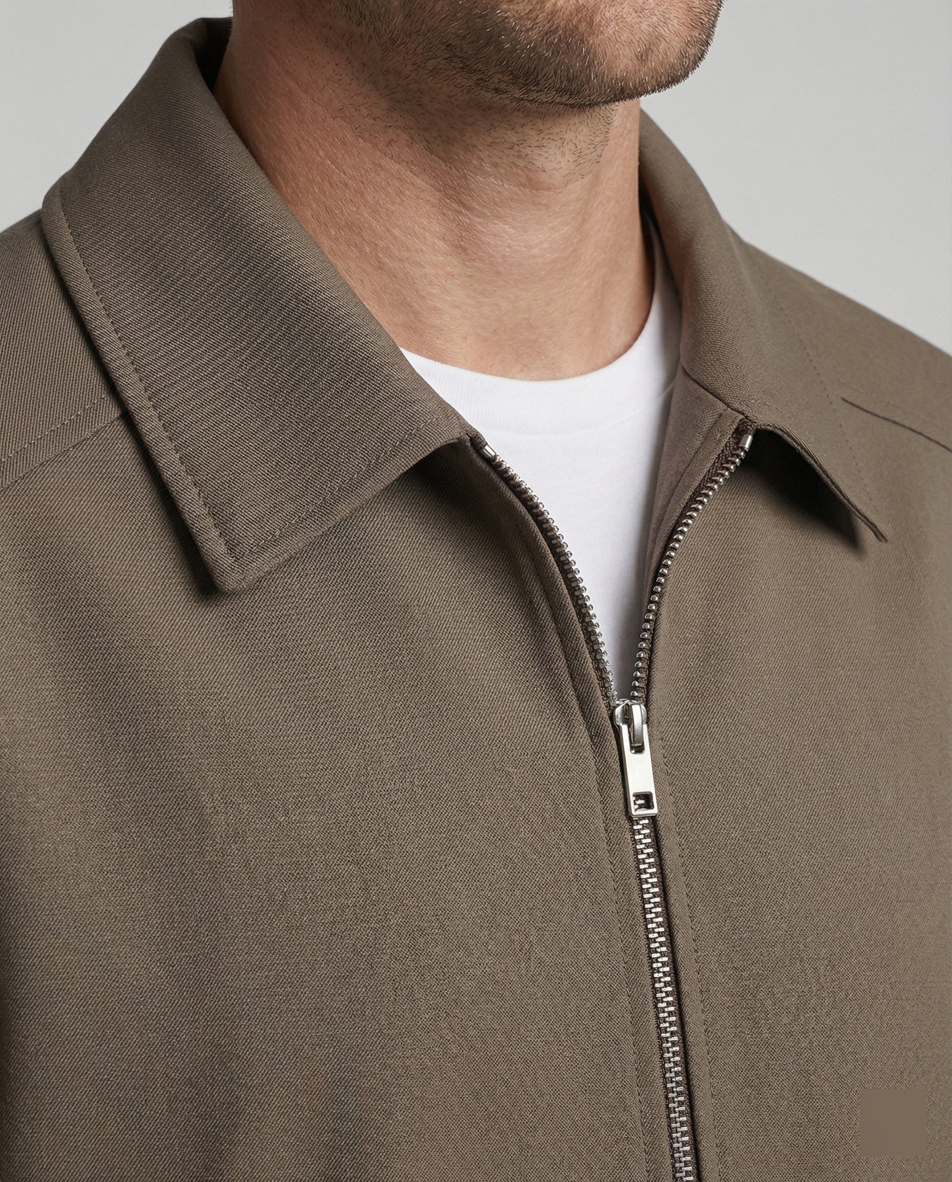 Herren minimalistische Bomberjacke mit Stehkragen, verdecktem Reißverschluss und elastischem Saum Heidi-Mode - Image 2
