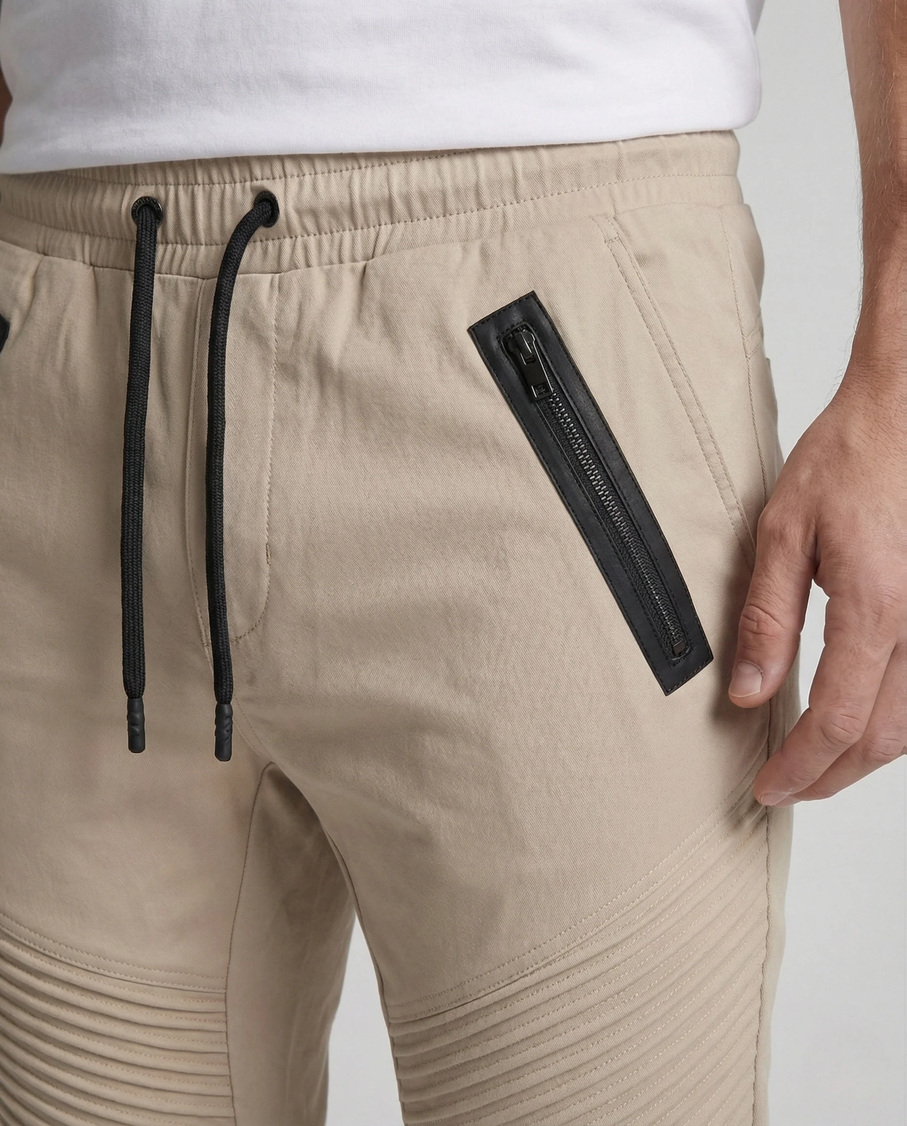 Herren Biker Jogginghose mit Steppdetails - Image 3
