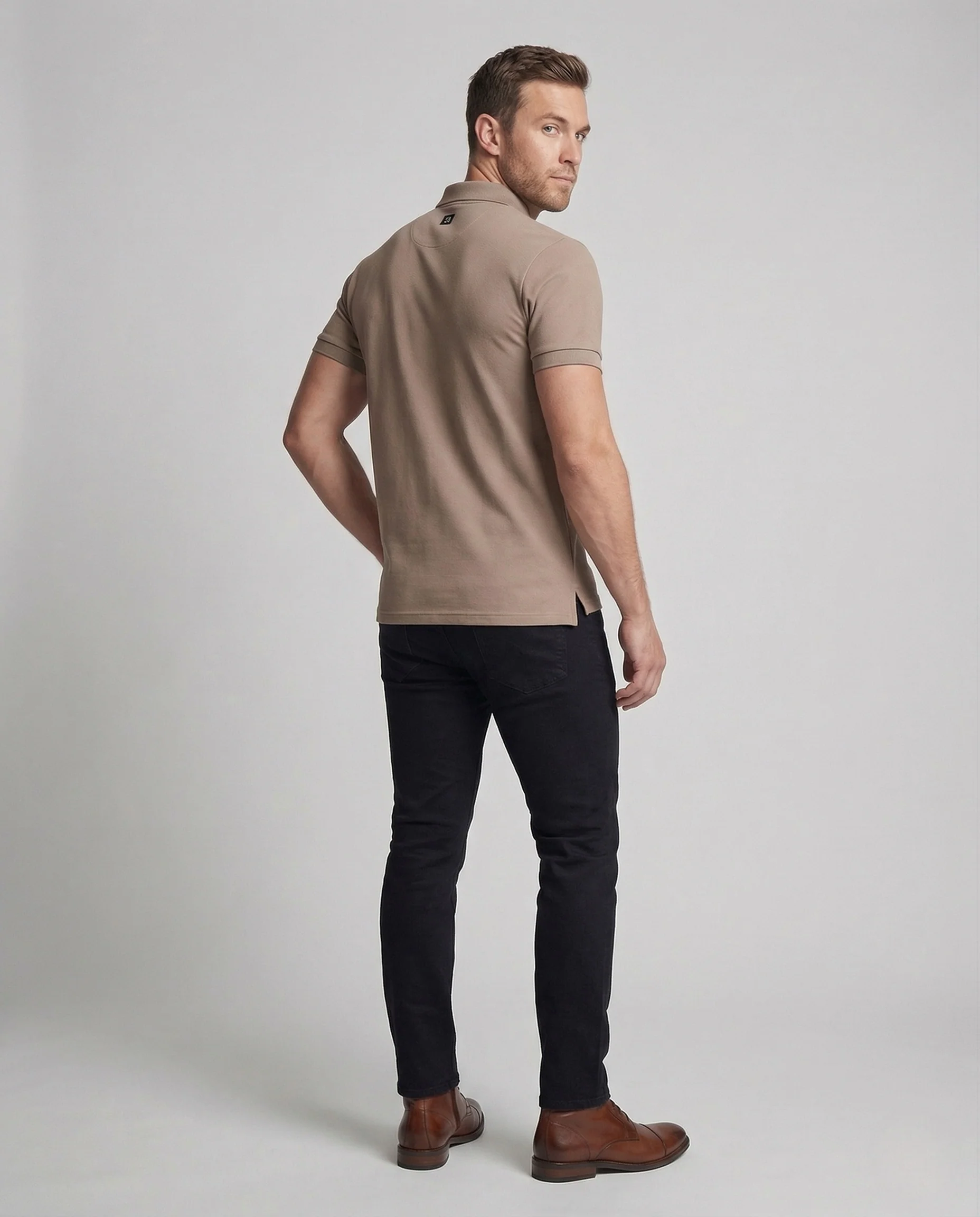 Herren Piqué Polohemd mit Bruststick und Rippabschlüssen - Image 2