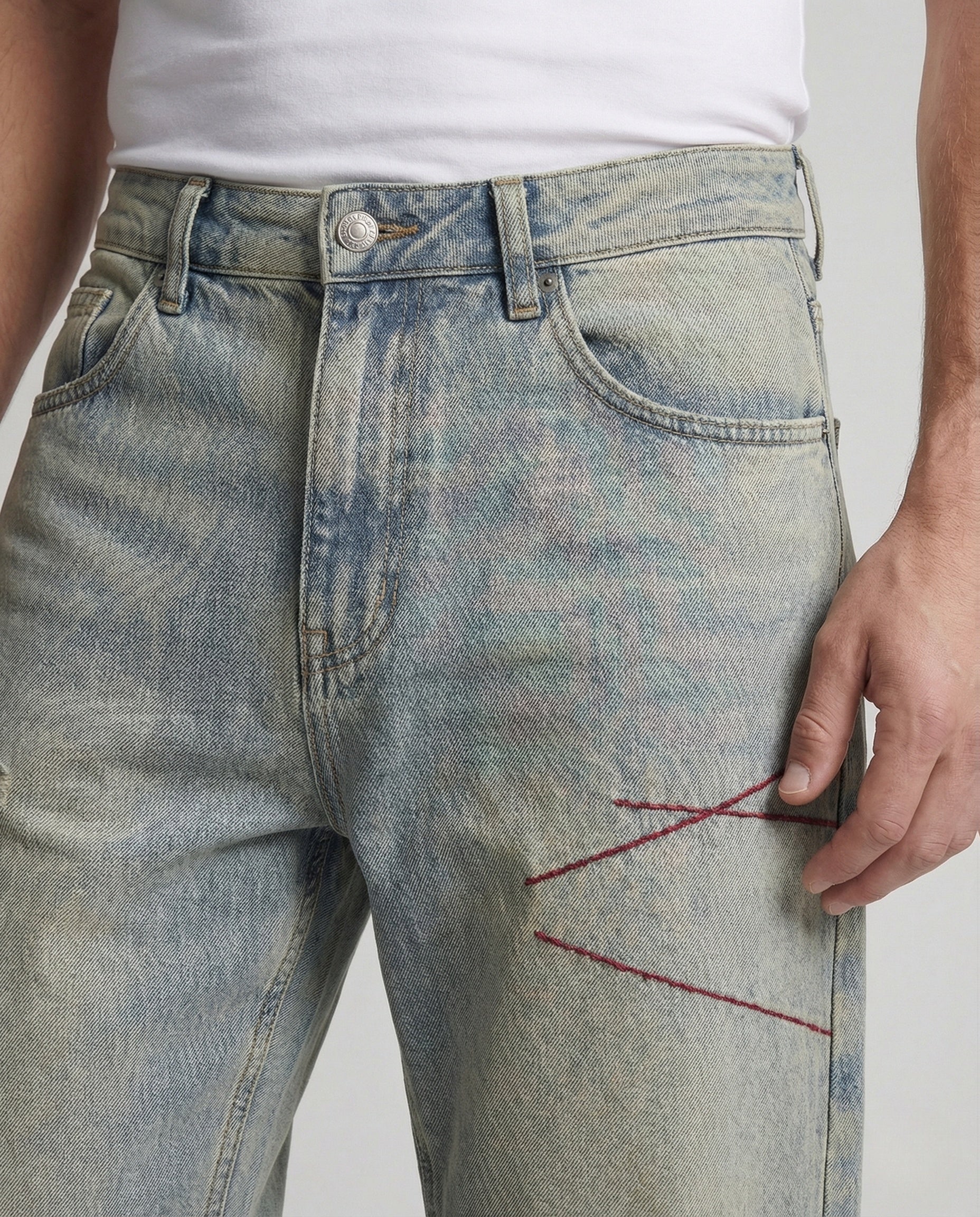 Herren Baggy Jeans mit Used Optik und Ziernähten - Image 4