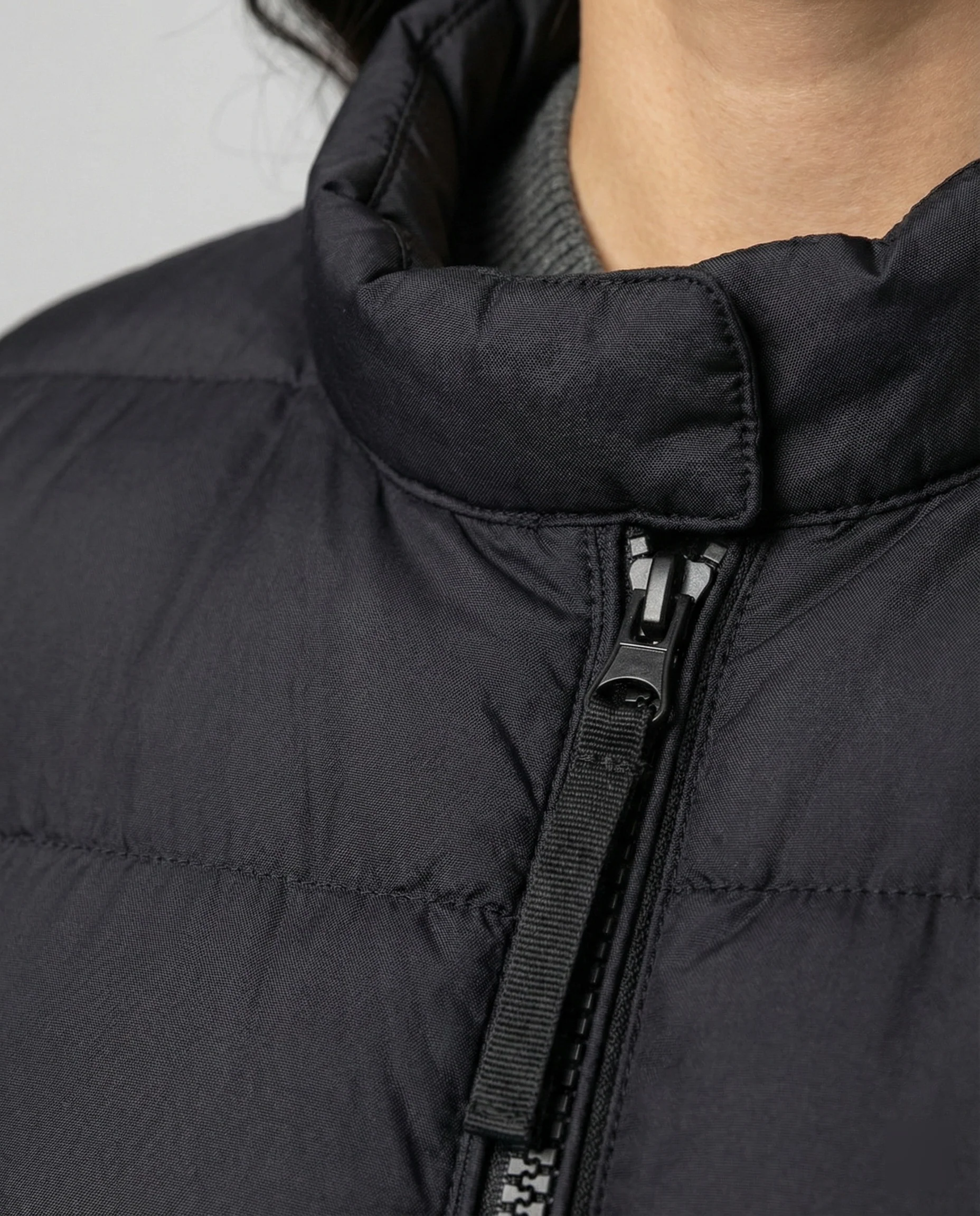 Leichte Damen Steppjacke mit Rundhals Kragen für den Winter - Image 2