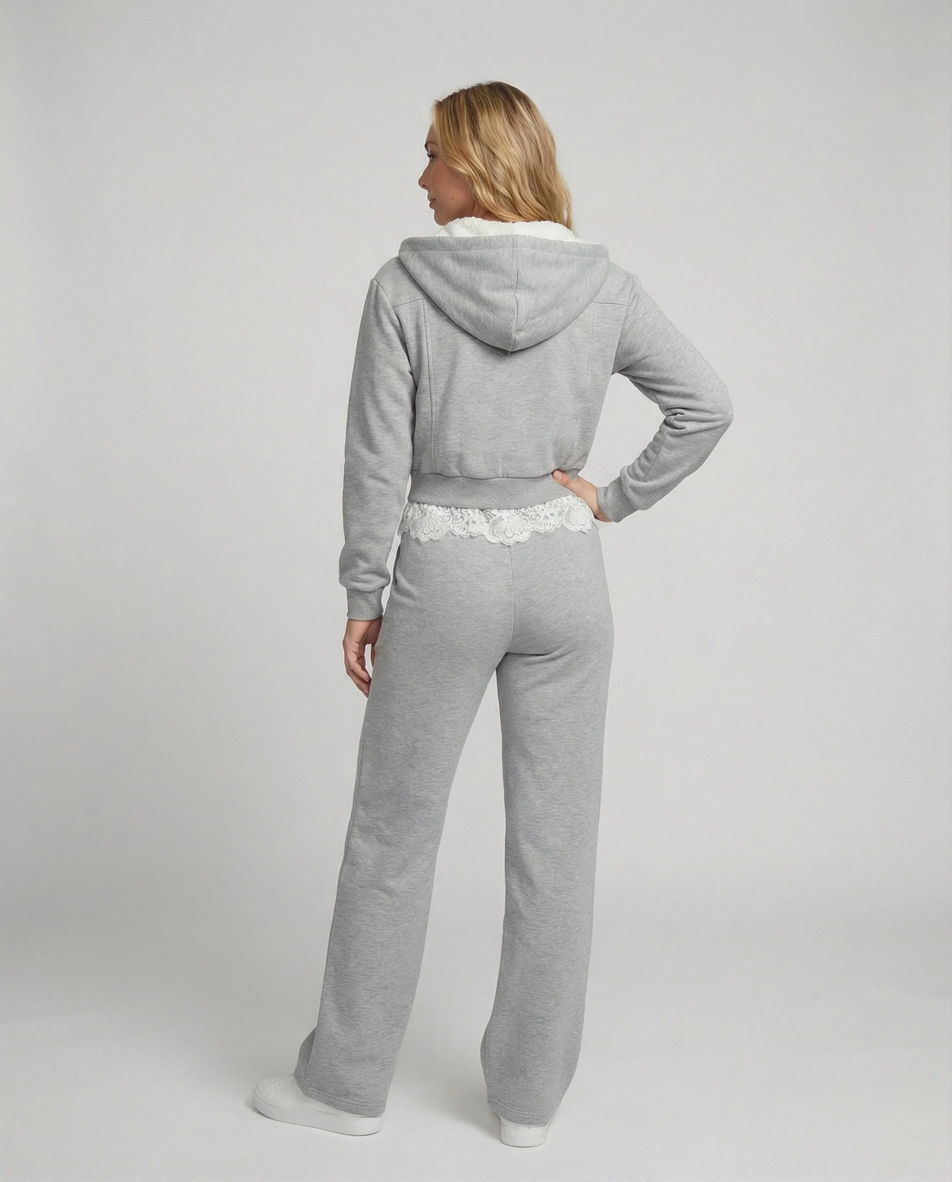 Modisches Damen Herbst Set mit Spitze und bequemer Jogginghose - Image 3