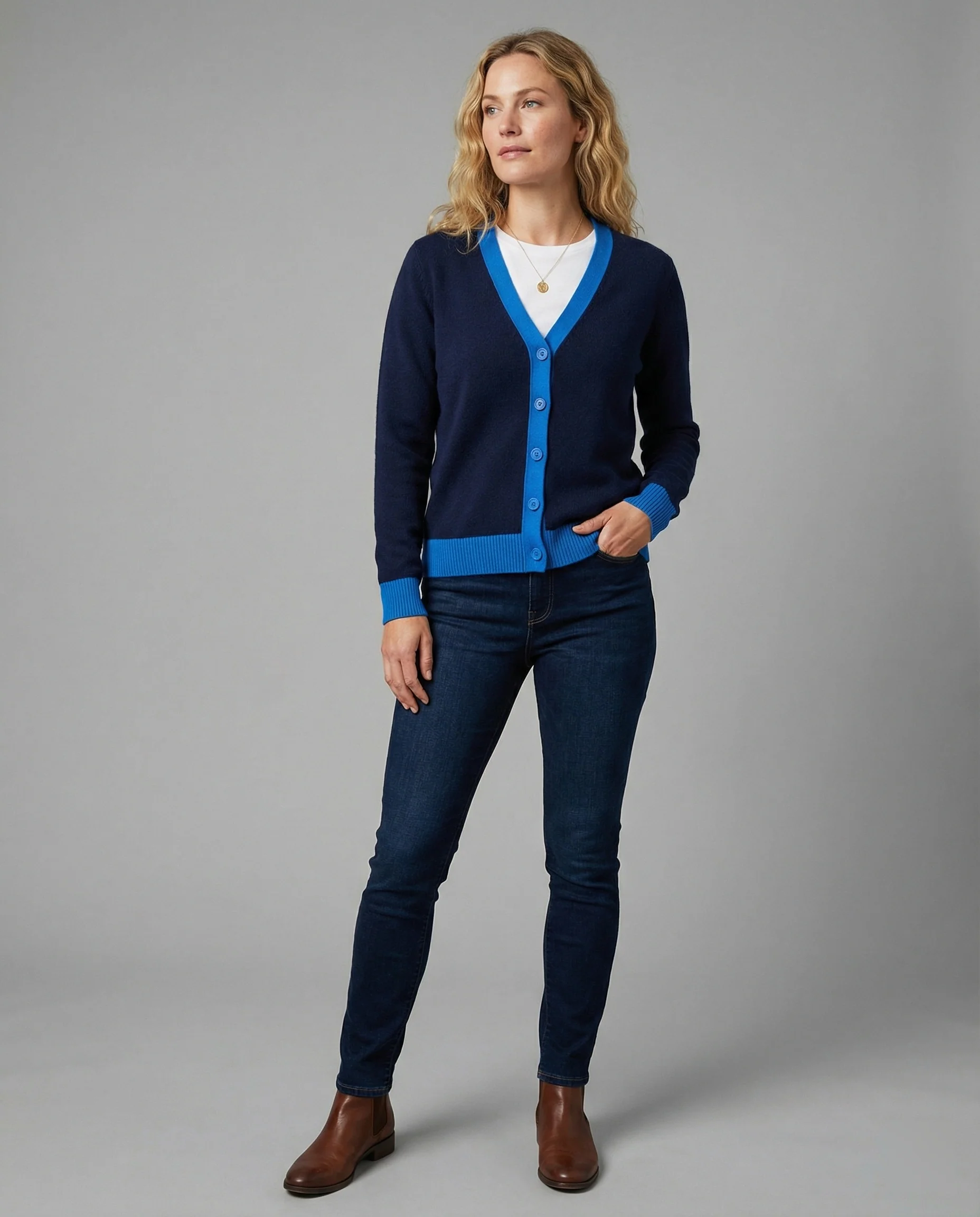 Retro Strickjacke im Hong Kong Stil mit buntem Blockdesign und Sternendeko - Image 3