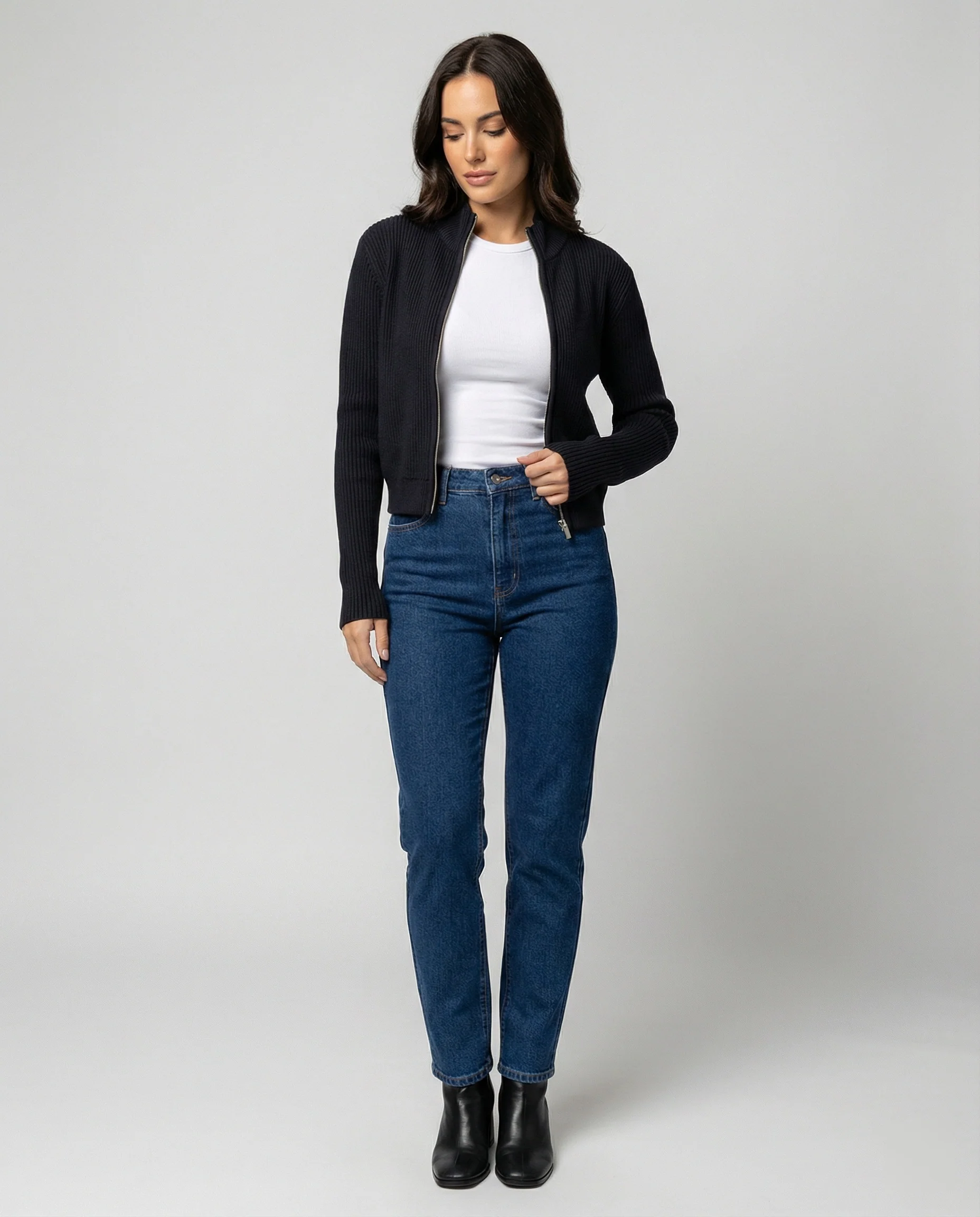 Taillierte Damen Strickjacke mit Reißverschluss und Stehkragen in Marineblau - Image 3