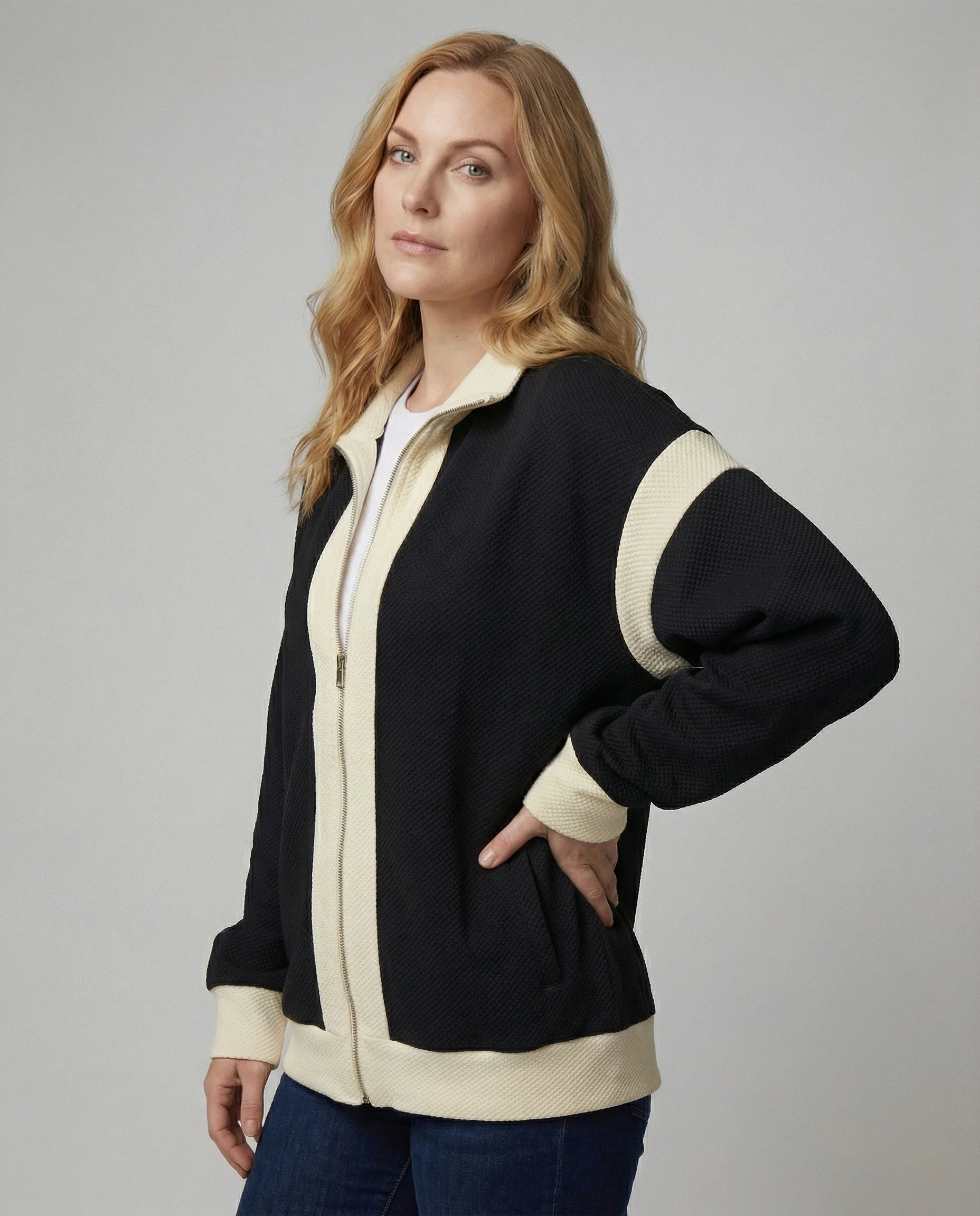 Weit geschnittene Strickjacke im Bomberstil mit strukturiertem Garn und Stehkragen Heidi-Mode - Image 5